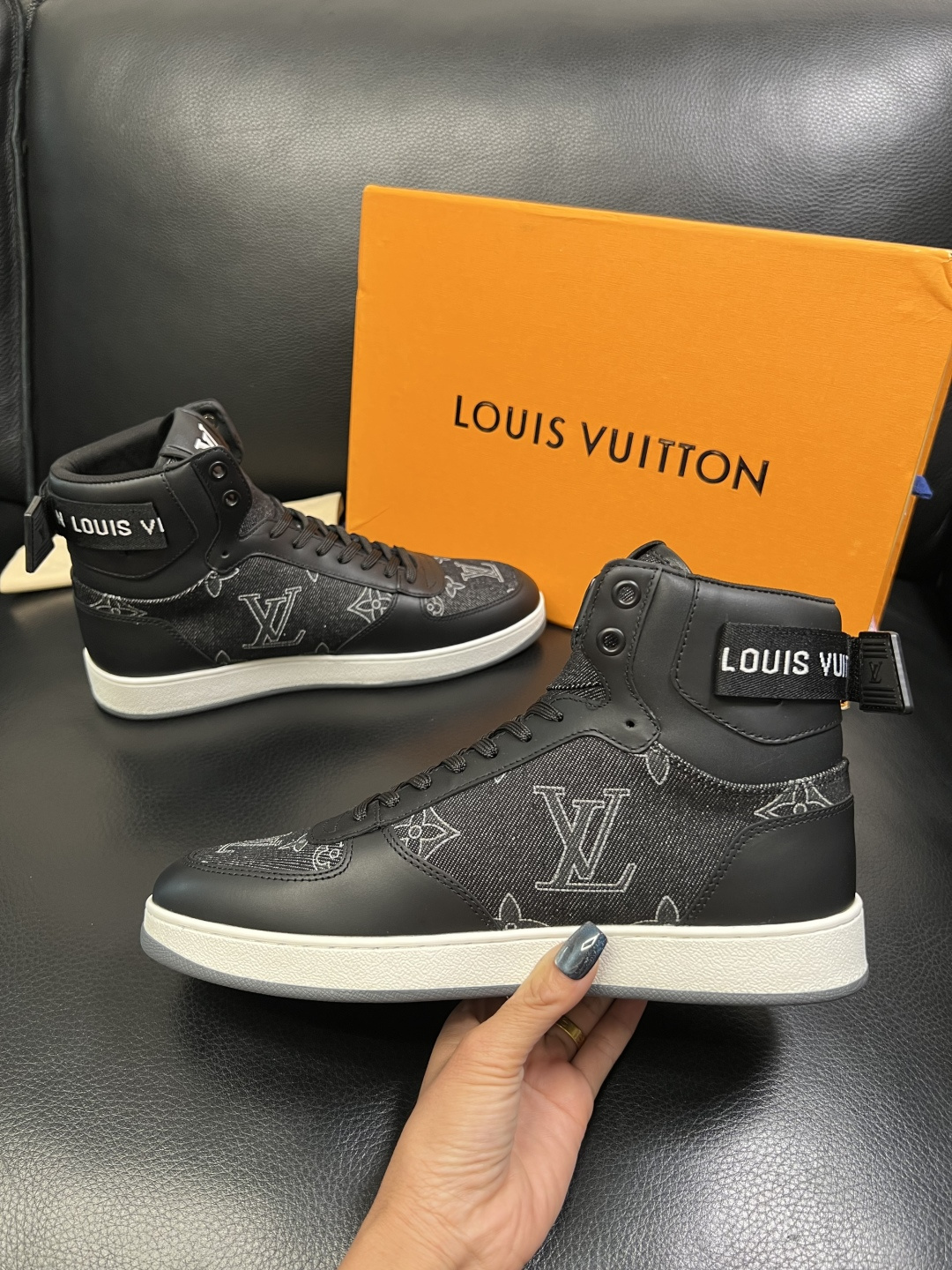 Lv 高品质 顶级工艺品 路易威登，专柜同步原厂配置，鞋面意大利进口牛皮拼布面料，进口水染牛皮垫网里柔软