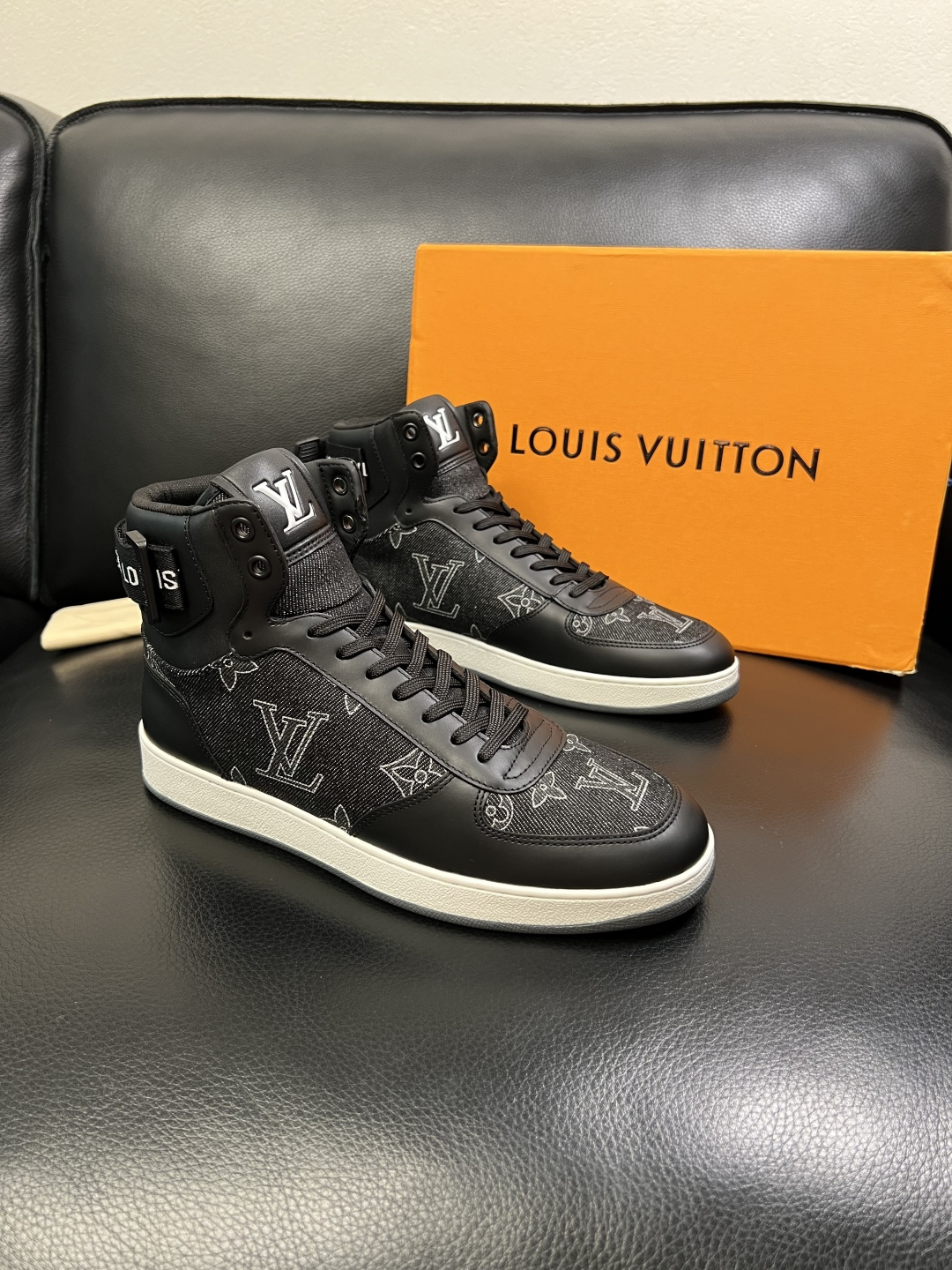 Lv 高品质 顶级工艺品 路易威登，专柜同步原厂配置，鞋面意大利进口牛皮拼布面料，进口水染牛皮垫网里柔软