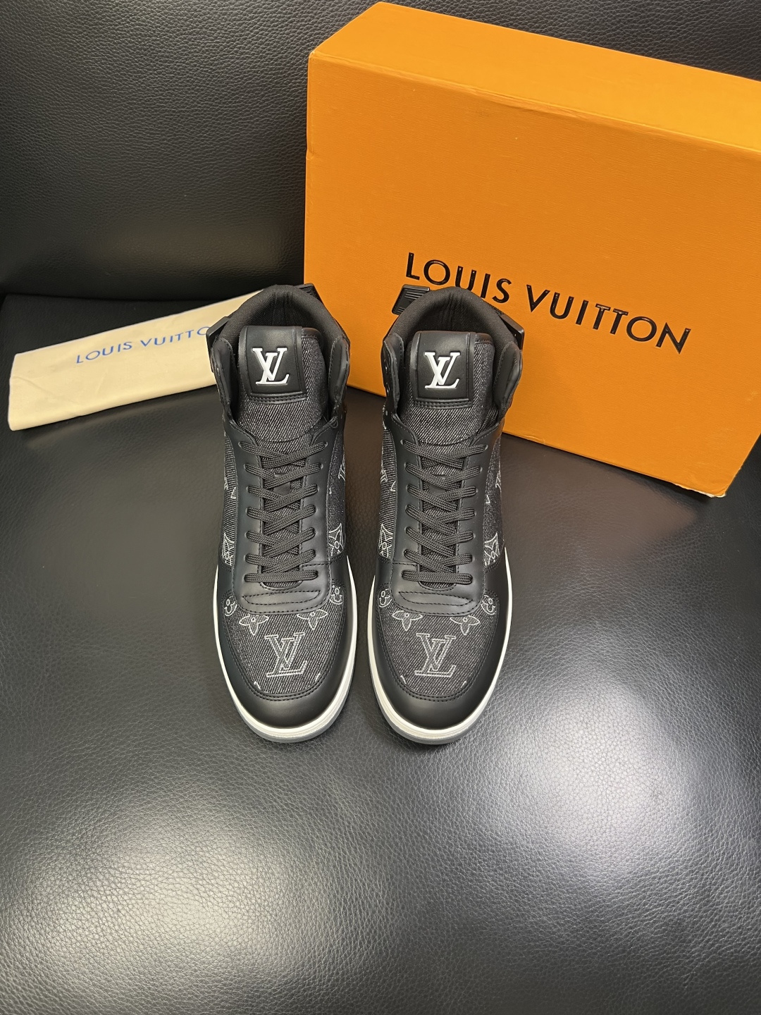 Lv 高品质 顶级工艺品 路易威登，专柜同步原厂配置，鞋面意大利进口牛皮拼布面料，进口水染牛皮垫网里柔软