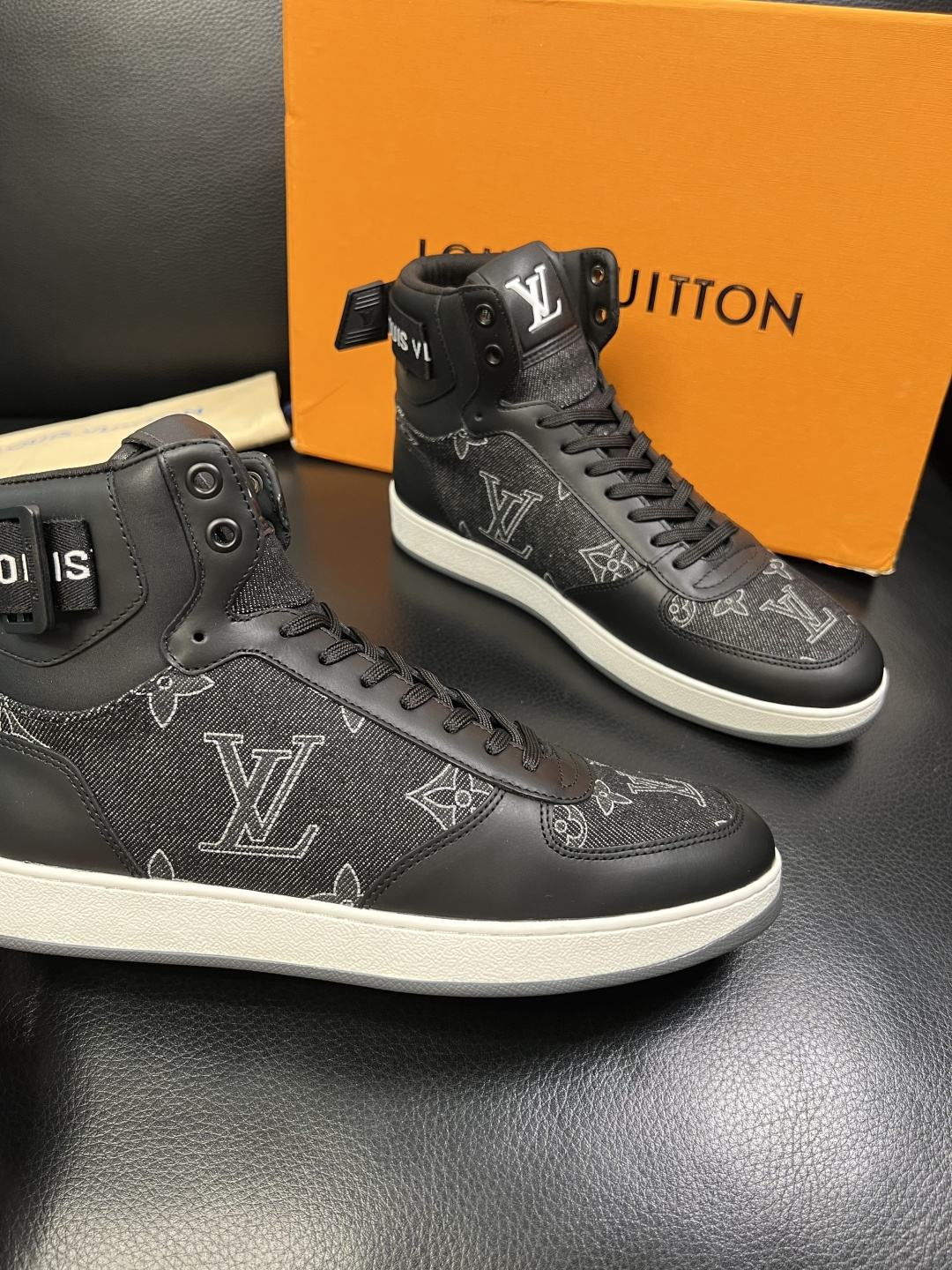 Lv 高品质 顶级工艺品 路易威登，专柜同步原厂配置，鞋面意大利进口牛皮拼布面料，进口水染牛皮垫网里柔软