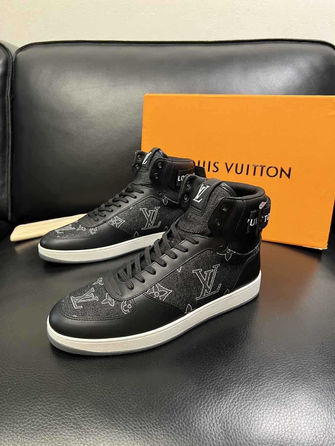 Lv 高品质 顶级工艺品 路易威登，专柜同步原厂配置，鞋面意大利进口牛皮拼布面料，进口水染牛皮垫网里柔软