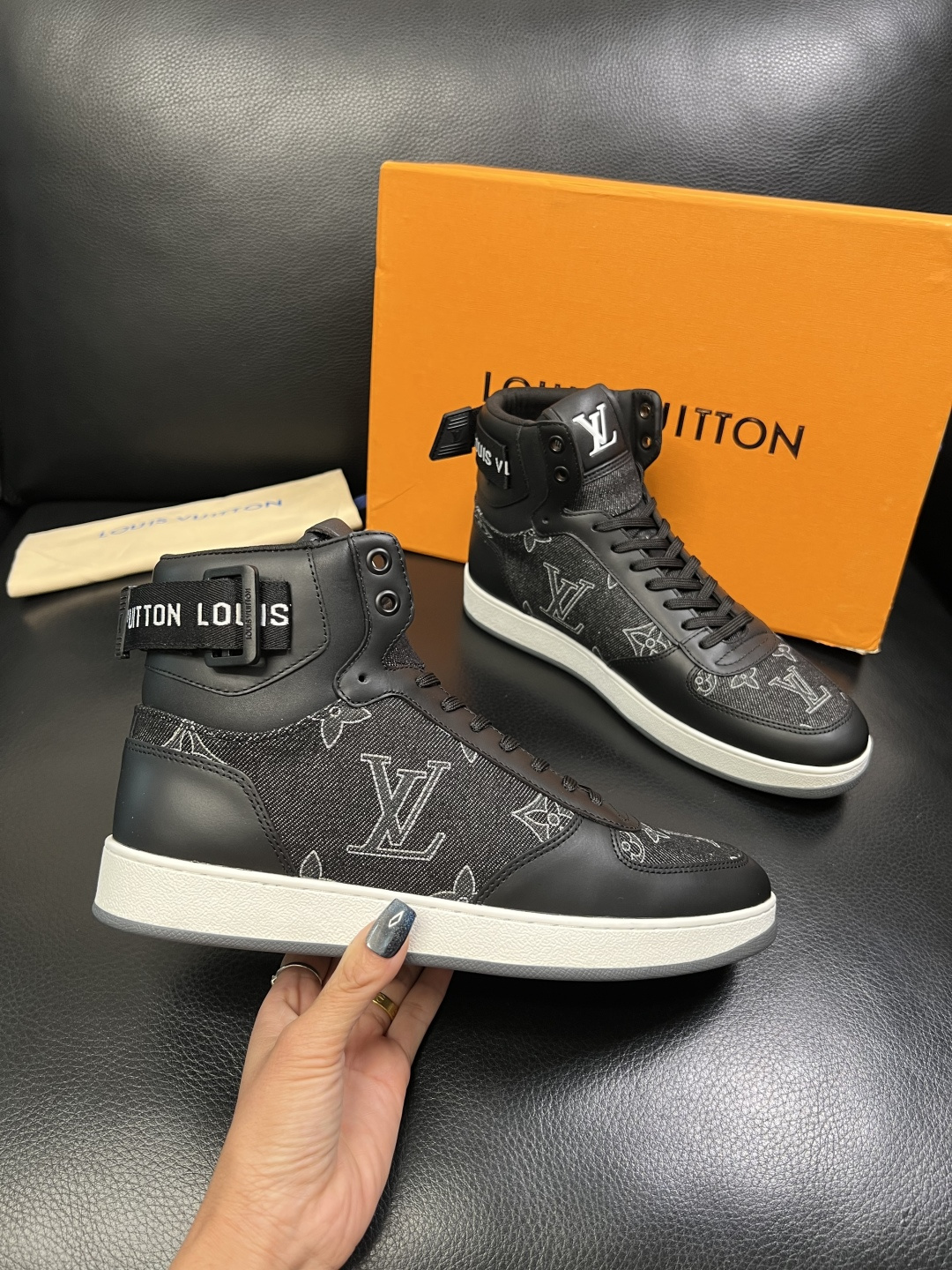 Lv 高品质 顶级工艺品 路易威登，专柜同步原厂配置，鞋面意大利进口牛皮拼布面料，进口水染牛皮垫网里柔软