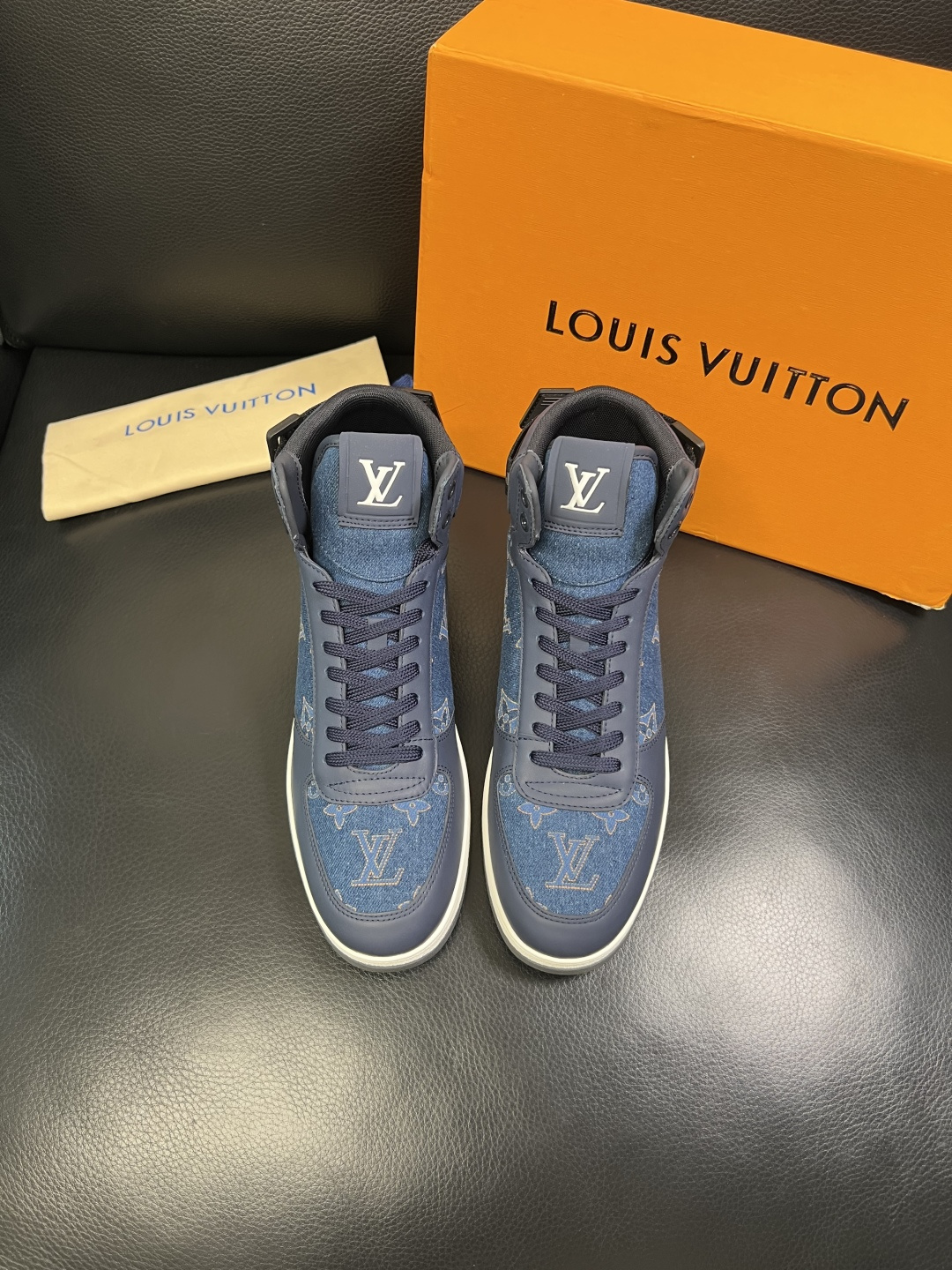 Lv 高品质 顶级工艺品 路易威登，专柜同步原厂配置，鞋面意大利进口牛皮拼布面料，进口水染牛皮垫网里柔软