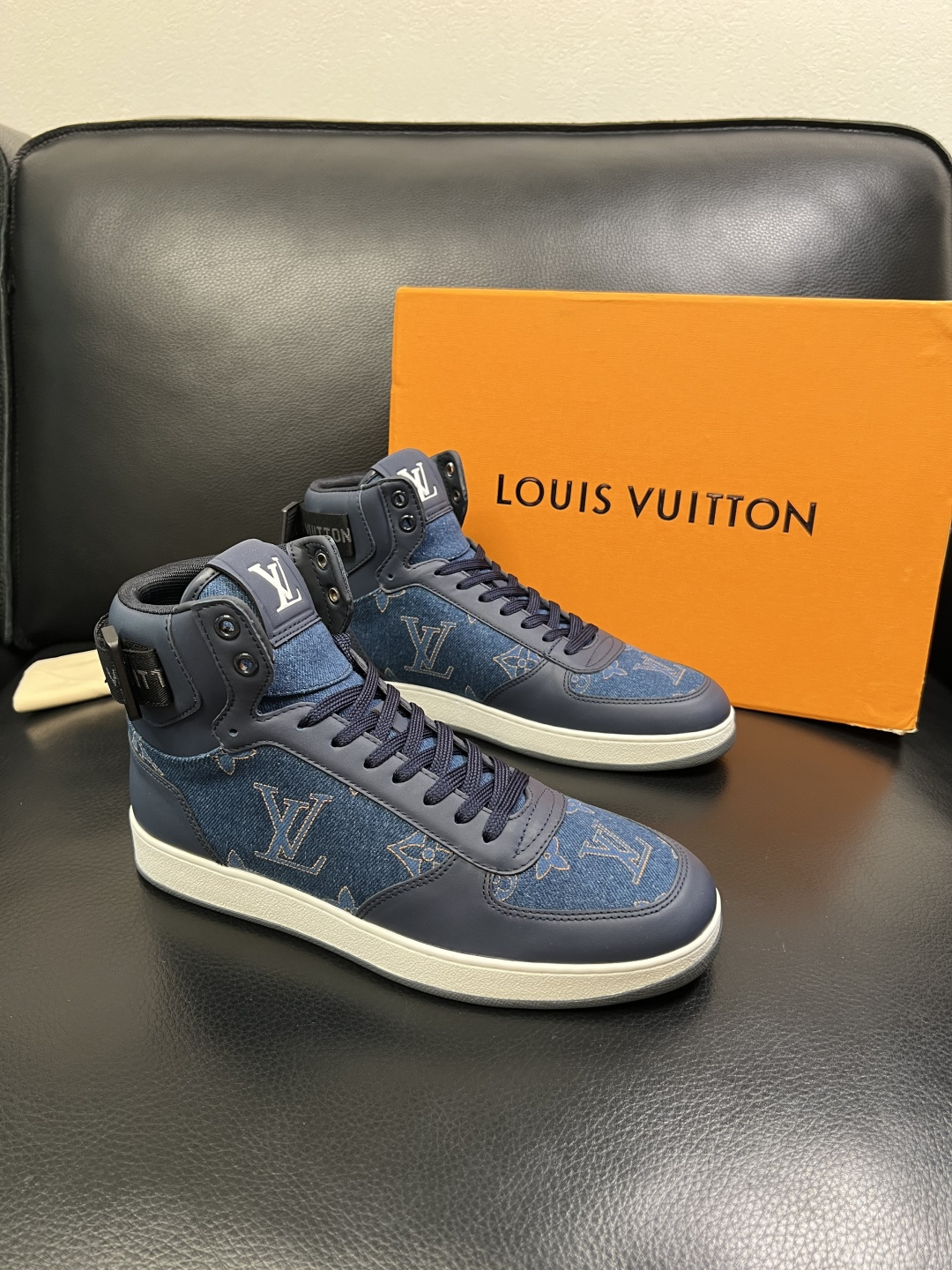 Lv 高品质 顶级工艺品 路易威登，专柜同步原厂配置，鞋面意大利进口牛皮拼布面料，进口水染牛皮垫网里柔软