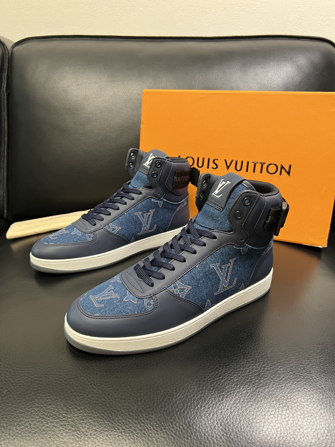 Lv 高品质 顶级工艺品 路易威登，专柜同步原厂配置，鞋面意大利进口牛皮拼布面料，进口水染牛皮垫网里柔软