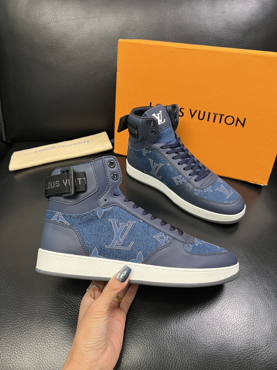 Lv 高品质 顶级工艺品 路易威登，专柜同步原厂配置，鞋面意大利进口牛皮拼布面料，进口水染牛皮垫网里柔软