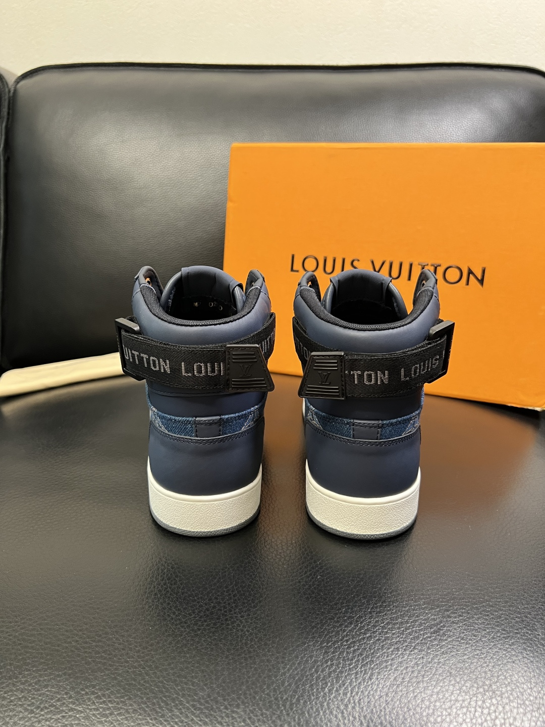 Lv 高品质 顶级工艺品 路易威登，专柜同步原厂配置，鞋面意大利进口牛皮拼布面料，进口水染牛皮垫网里柔软