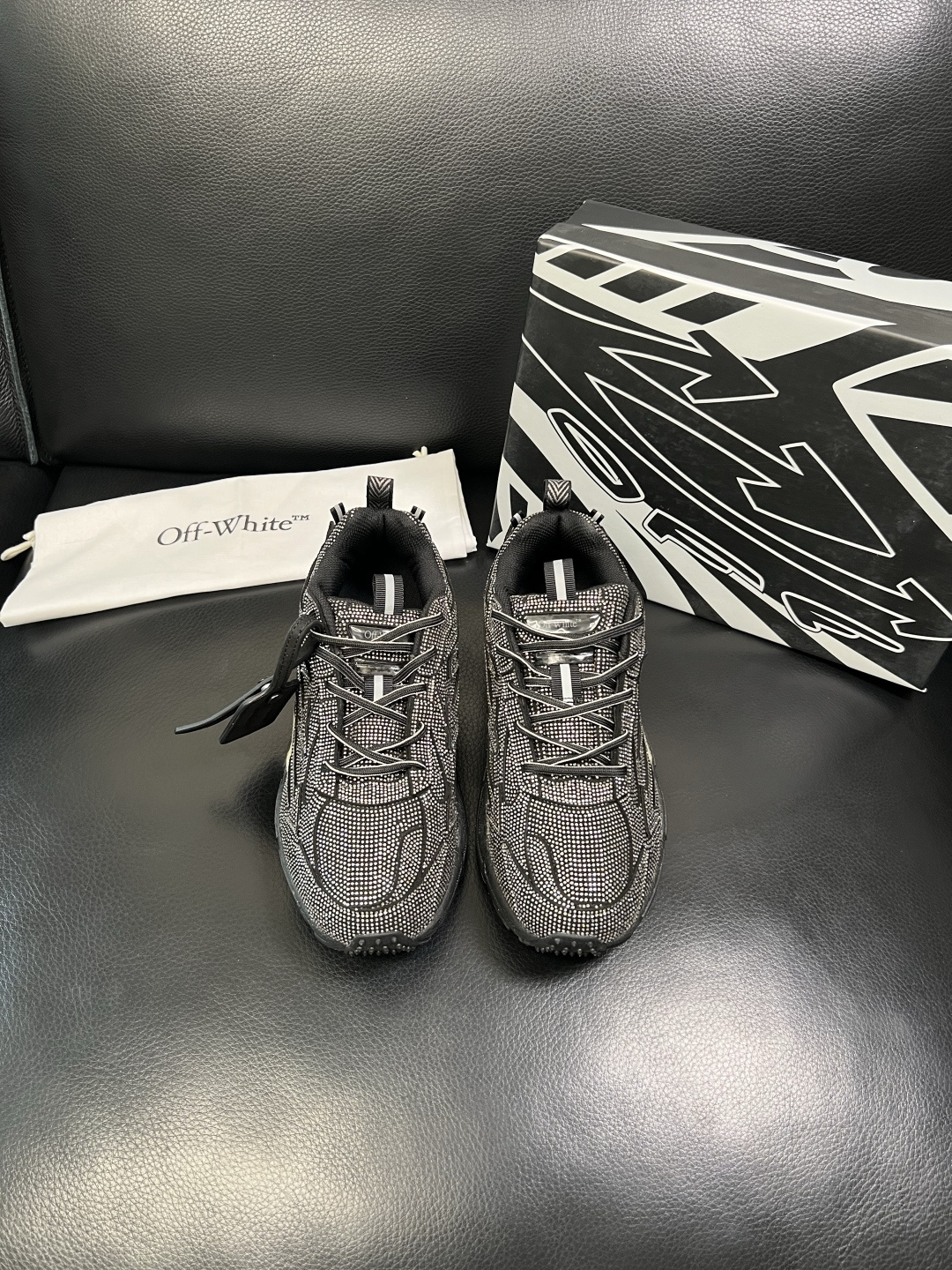 off-white 高品质 顶级工艺品 专柜同步原厂配置，鞋面意大利进口烫钻面料，进口水染牛皮垫网里柔软