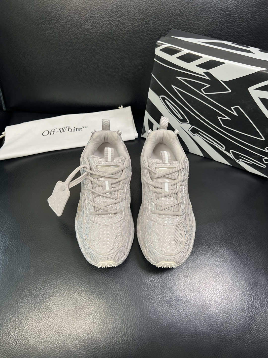 off-white 高品质 顶级工艺品 专柜同步原厂配置，鞋面意大利进口烫钻面料，进口水染牛皮垫网里柔软
