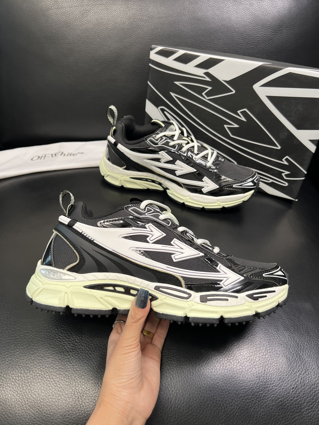 off-white 高品质 顶级工艺品 专柜同步原厂配置，鞋面意大利进口面料，进口水染牛皮垫网里柔软舒适