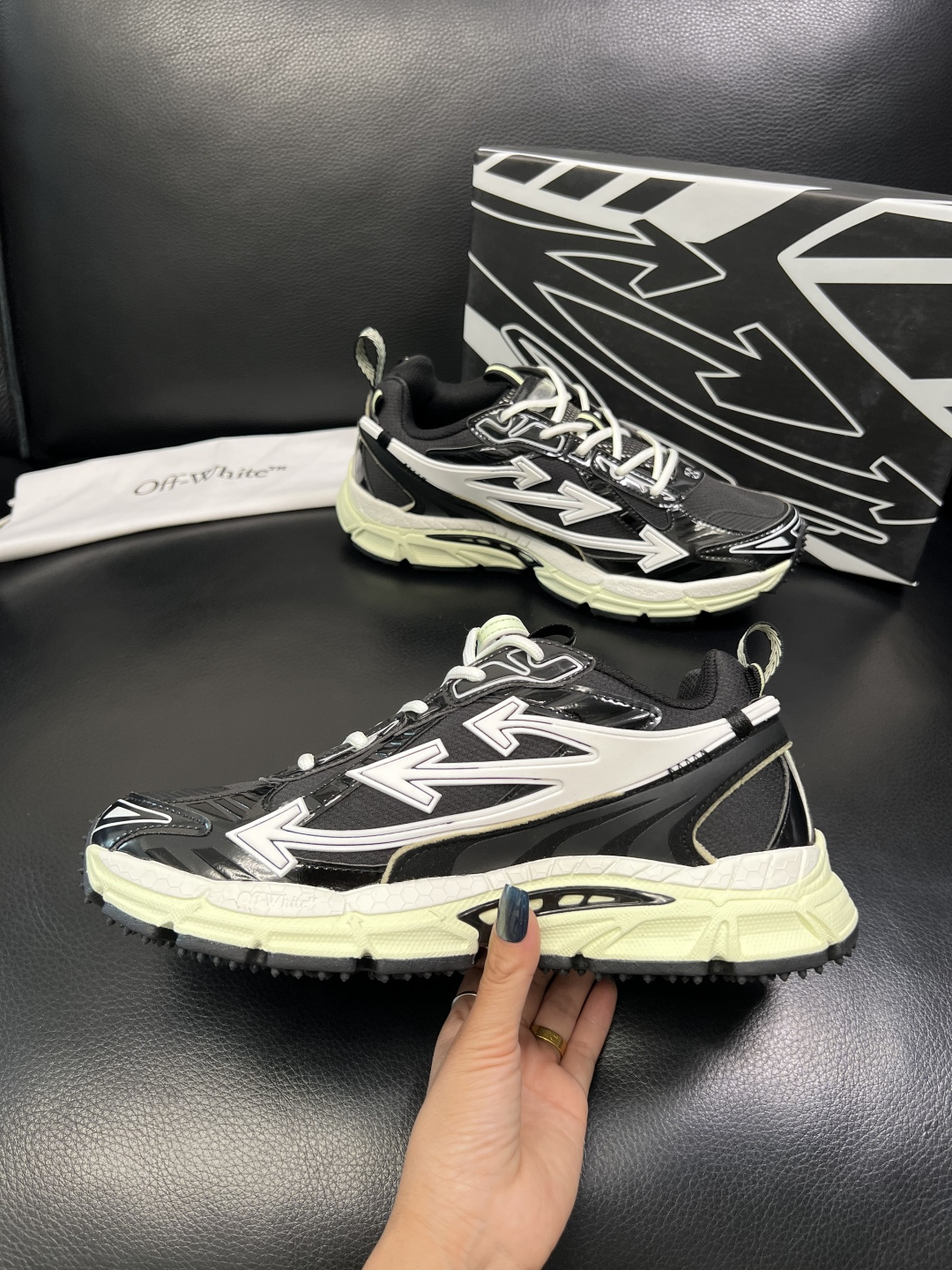 off-white 高品质 顶级工艺品 专柜同步原厂配置，鞋面意大利进口面料，进口水染牛皮垫网里柔软舒适