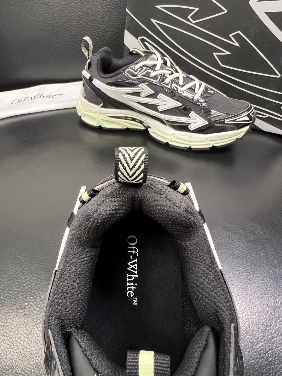 off-white 高品质 顶级工艺品 专柜同步原厂配置，鞋面意大利进口面料，进口水染牛皮垫网里柔软舒适