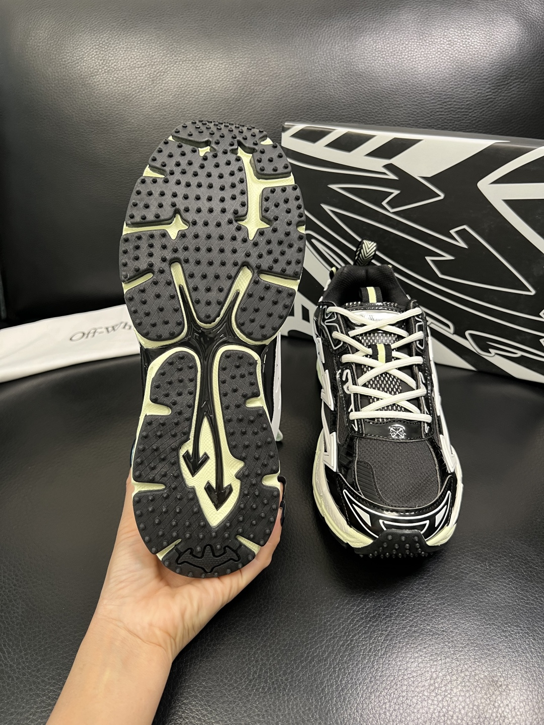 off-white 高品质 顶级工艺品 专柜同步原厂配置，鞋面意大利进口面料，进口水染牛皮垫网里柔软舒适