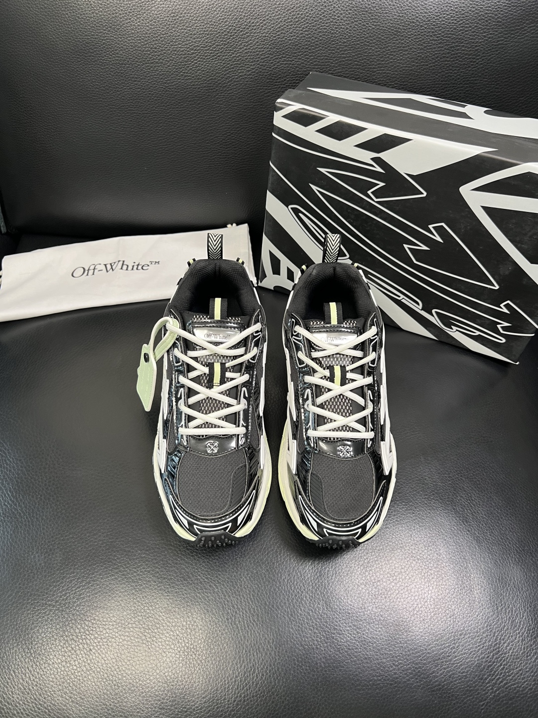 off-white 高品质 顶级工艺品 专柜同步原厂配置，鞋面意大利进口面料，进口水染牛皮垫网里柔软舒适