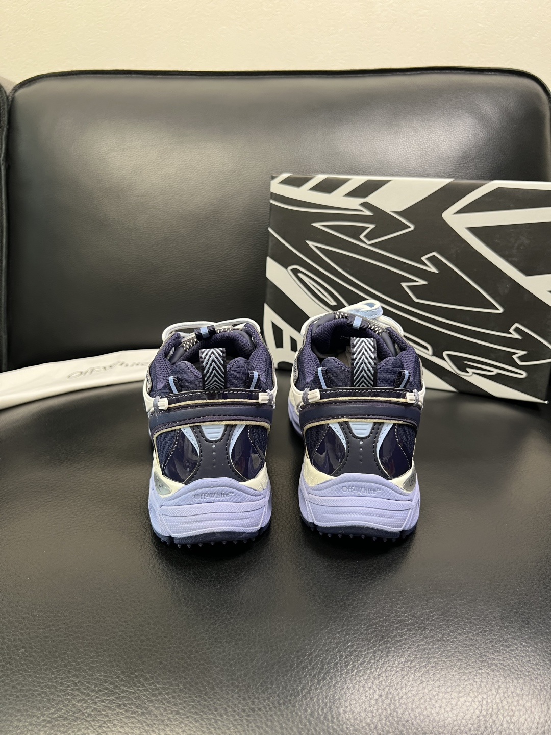 off-white 高品质 顶级工艺品 专柜同步原厂配置，鞋面意大利进口面料，进口水染牛皮垫网里柔软舒适