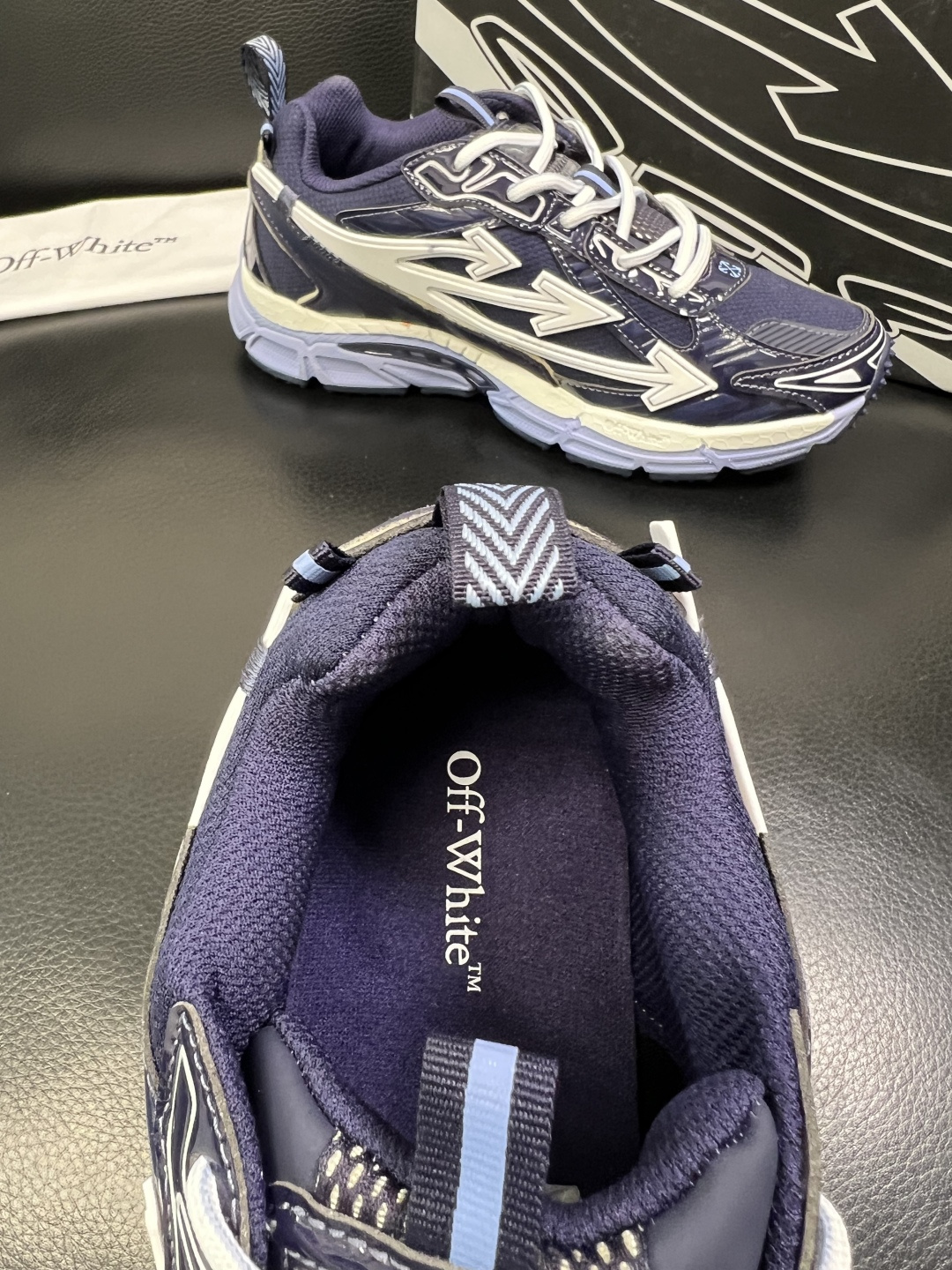 off-white 高品质 顶级工艺品 专柜同步原厂配置，鞋面意大利进口面料，进口水染牛皮垫网里柔软舒适