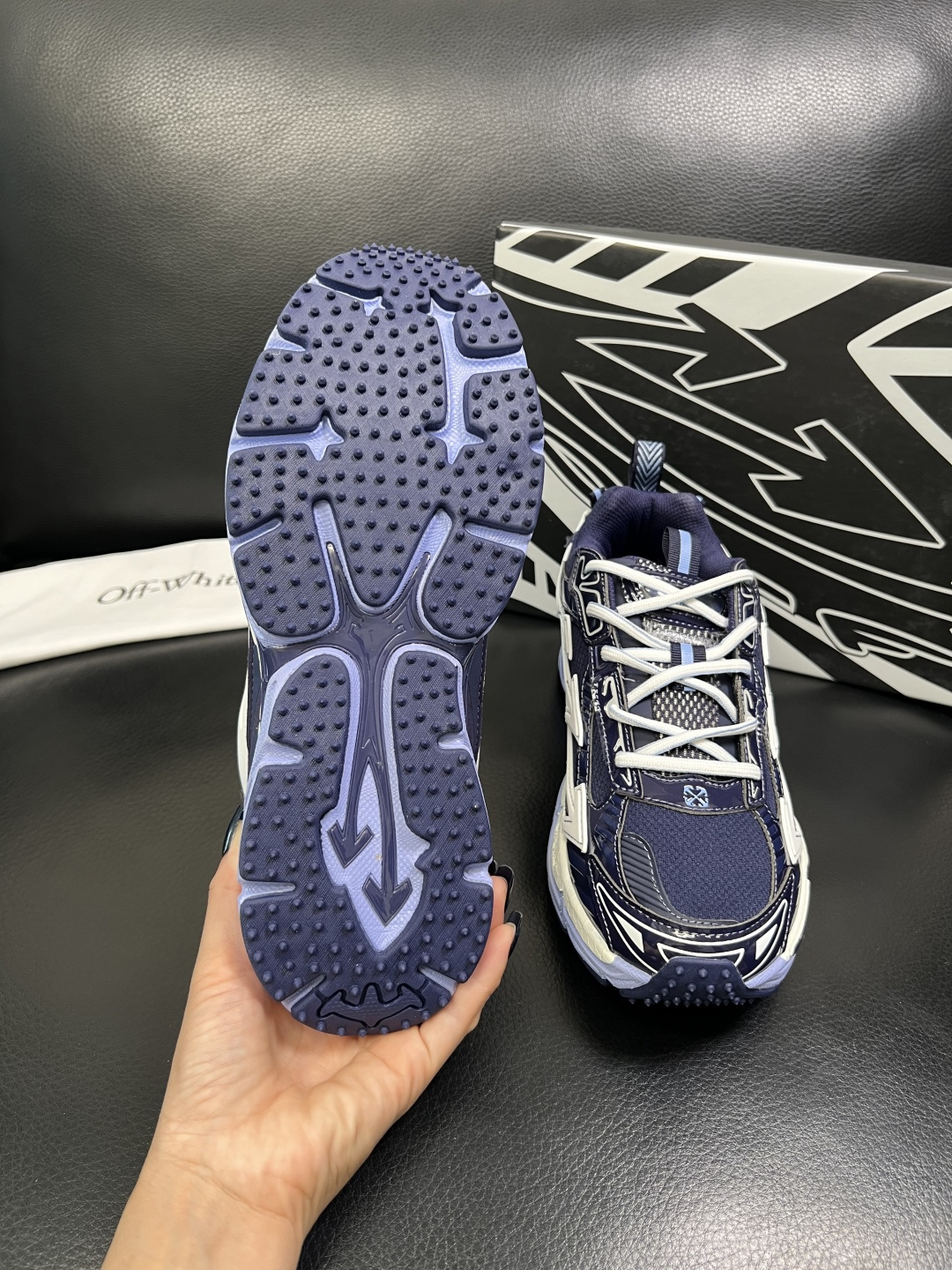 off-white 高品质 顶级工艺品 专柜同步原厂配置，鞋面意大利进口面料，进口水染牛皮垫网里柔软舒适