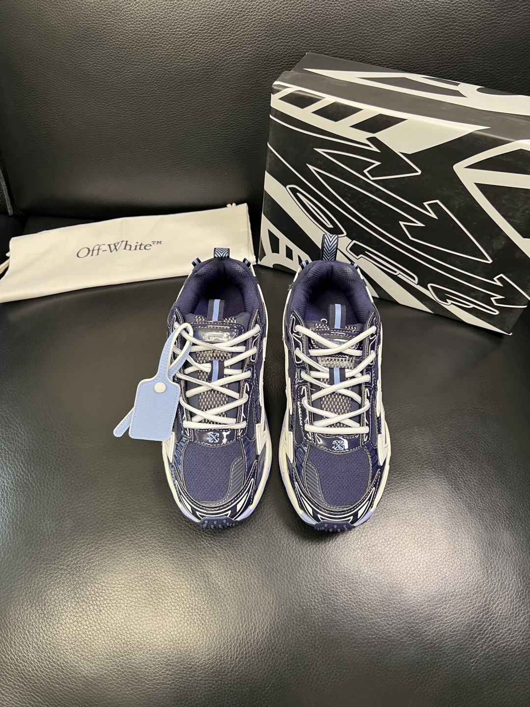 off-white 高品质 顶级工艺品 专柜同步原厂配置，鞋面意大利进口面料，进口水染牛皮垫网里柔软舒适