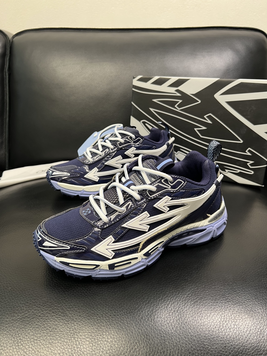 off-white 高品质 顶级工艺品 专柜同步原厂配置，鞋面意大利进口面料，进口水染牛皮垫网里柔软舒适