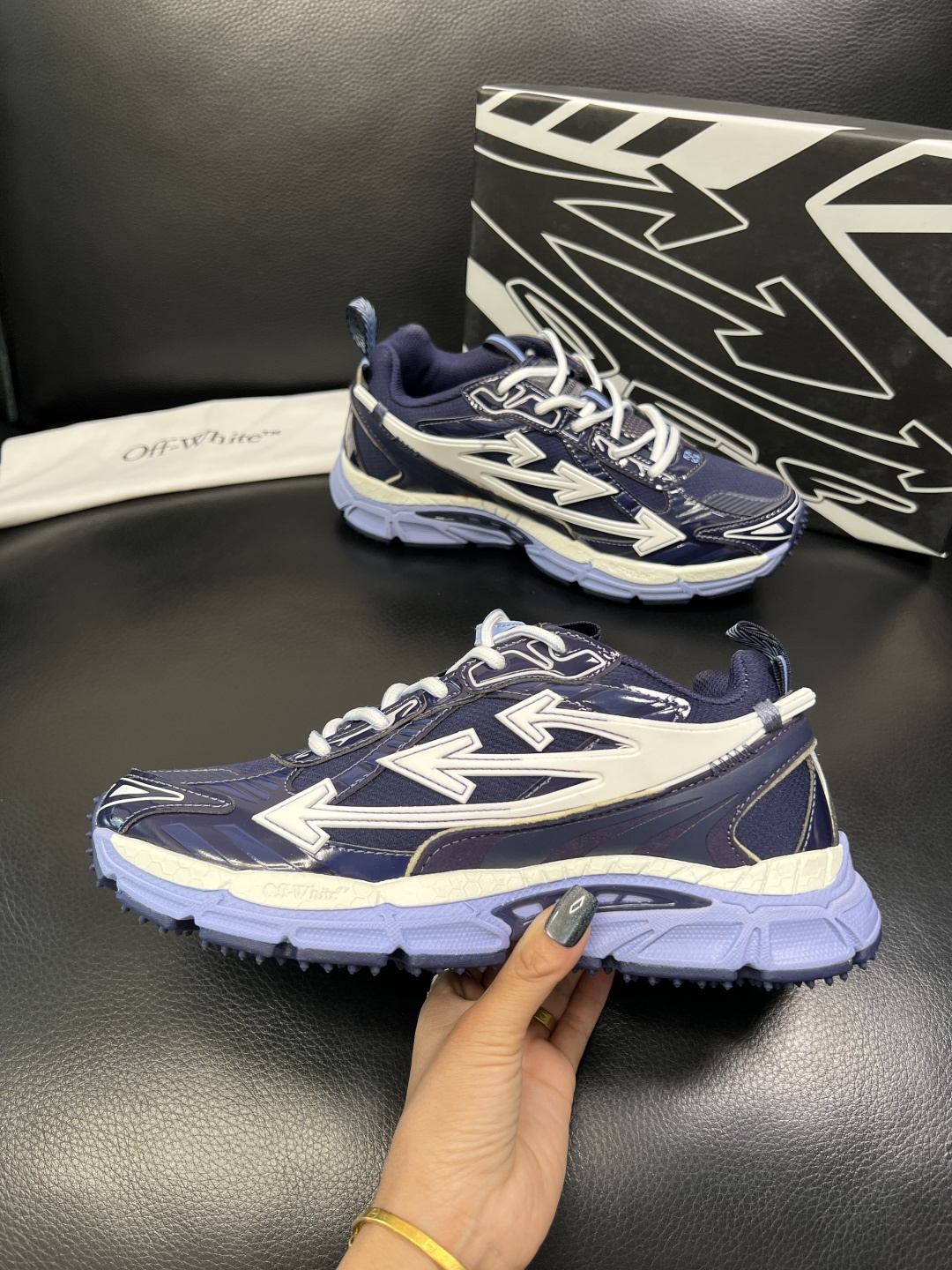 off-white 高品质 顶级工艺品 专柜同步原厂配置，鞋面意大利进口面料，进口水染牛皮垫网里柔软舒适