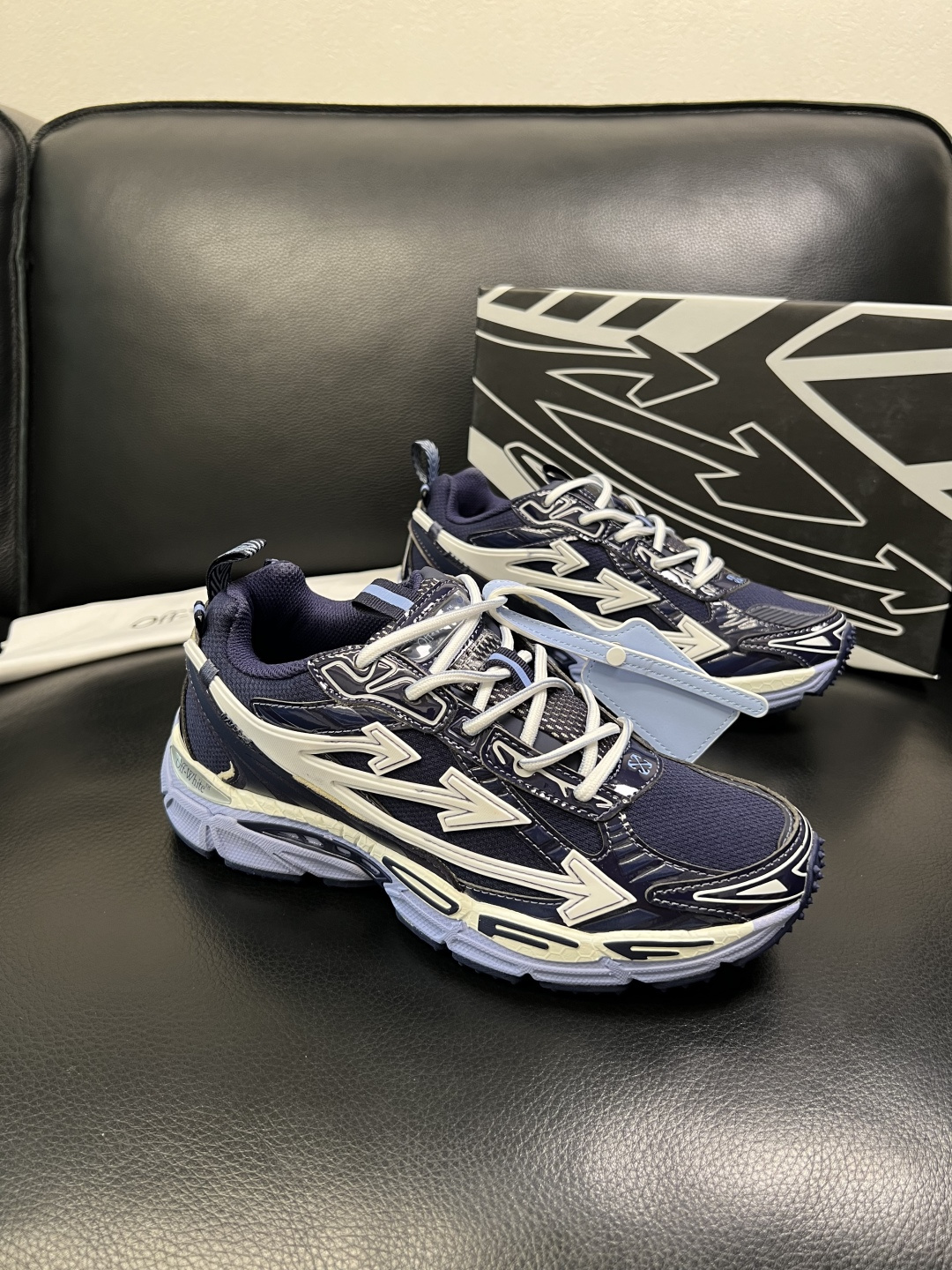 off-white 高品质 顶级工艺品 专柜同步原厂配置，鞋面意大利进口面料，进口水染牛皮垫网里柔软舒适