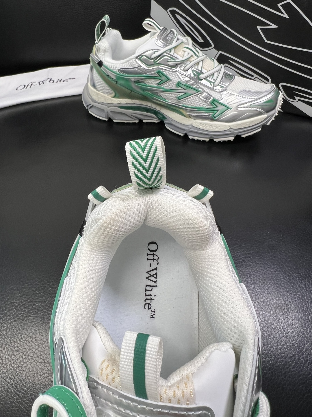 off-white 高品质 顶级工艺品 专柜同步原厂配置，鞋面意大利进口面料，进口水染牛皮垫网里柔软舒适