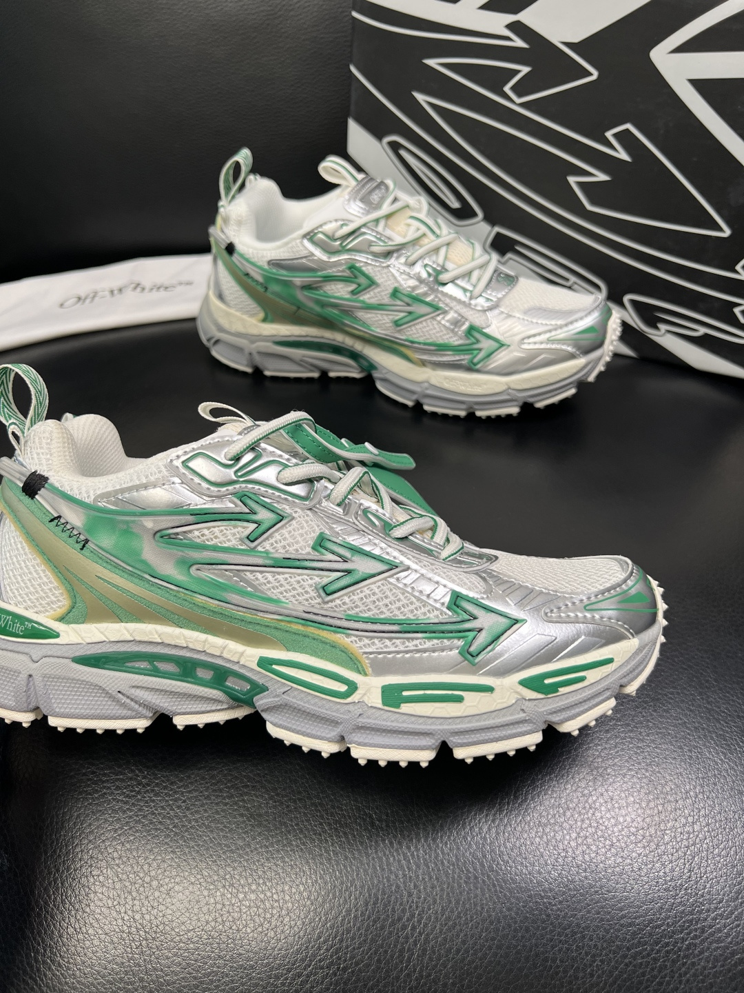 off-white 高品质 顶级工艺品 专柜同步原厂配置，鞋面意大利进口面料，进口水染牛皮垫网里柔软舒适