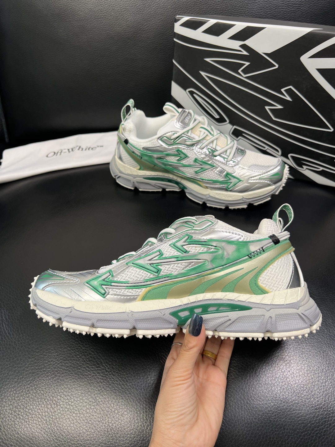 off-white 高品质 顶级工艺品 专柜同步原厂配置，鞋面意大利进口面料，进口水染牛皮垫网里柔软舒适