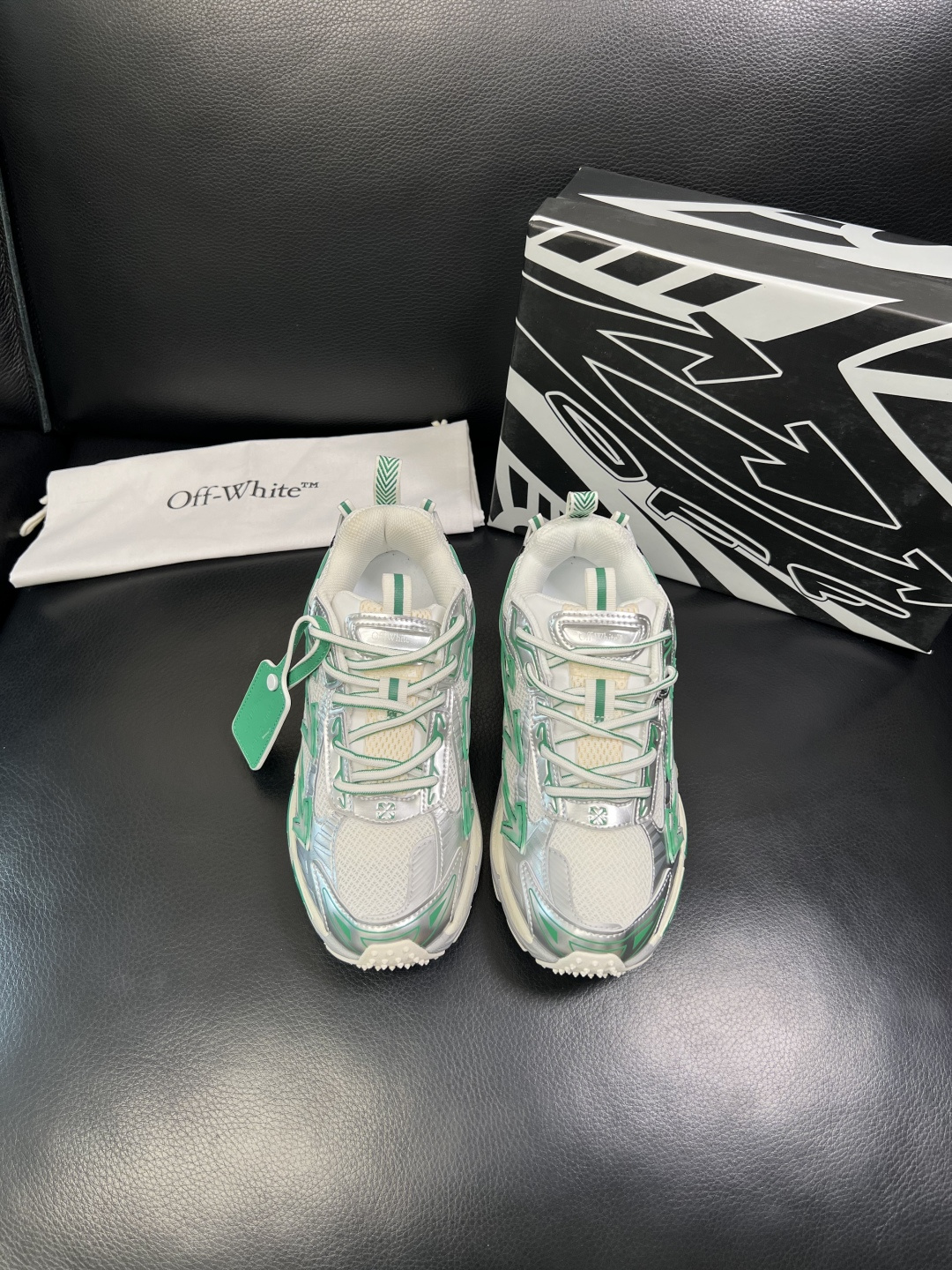off-white 高品质 顶级工艺品 专柜同步原厂配置，鞋面意大利进口面料，进口水染牛皮垫网里柔软舒适