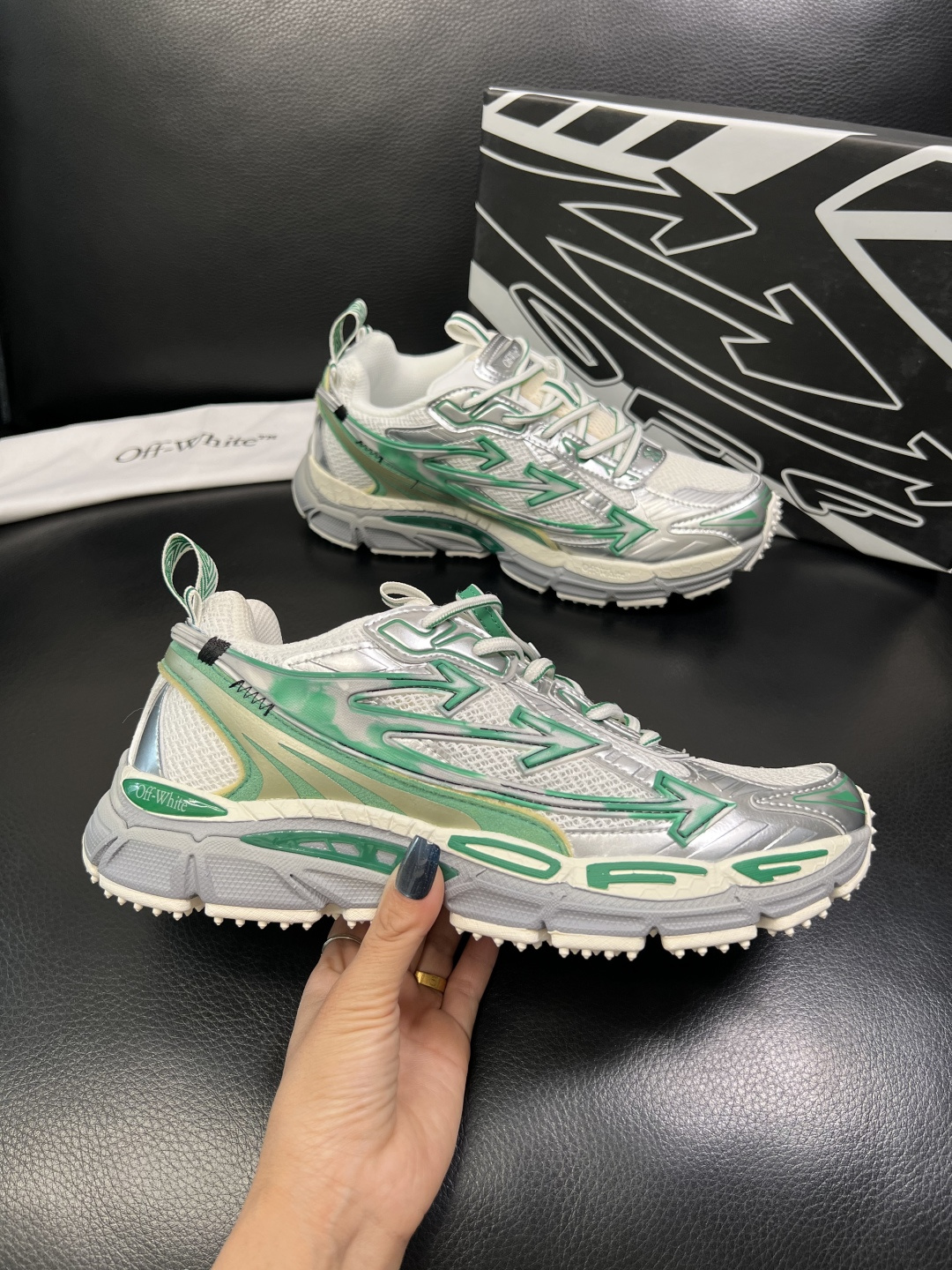 off-white 高品质 顶级工艺品 专柜同步原厂配置，鞋面意大利进口面料，进口水染牛皮垫网里柔软舒适