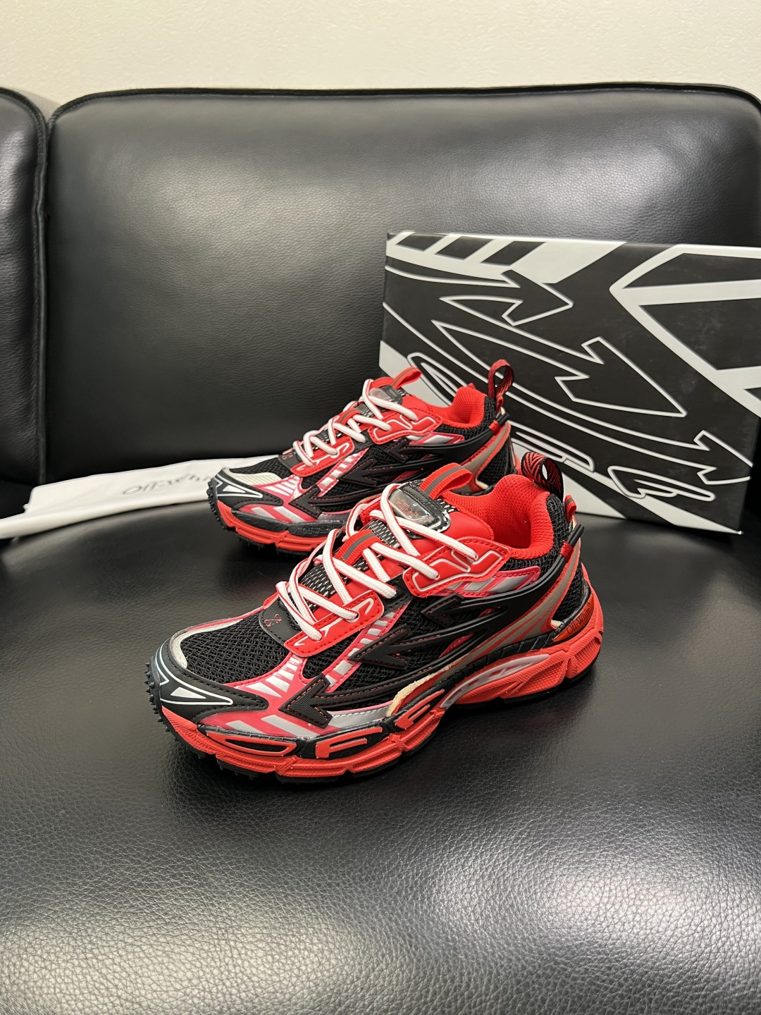 off-white 高品质 顶级工艺品 专柜同步原厂配置，鞋面意大利进口面料，进口水染牛皮垫网里柔软舒适