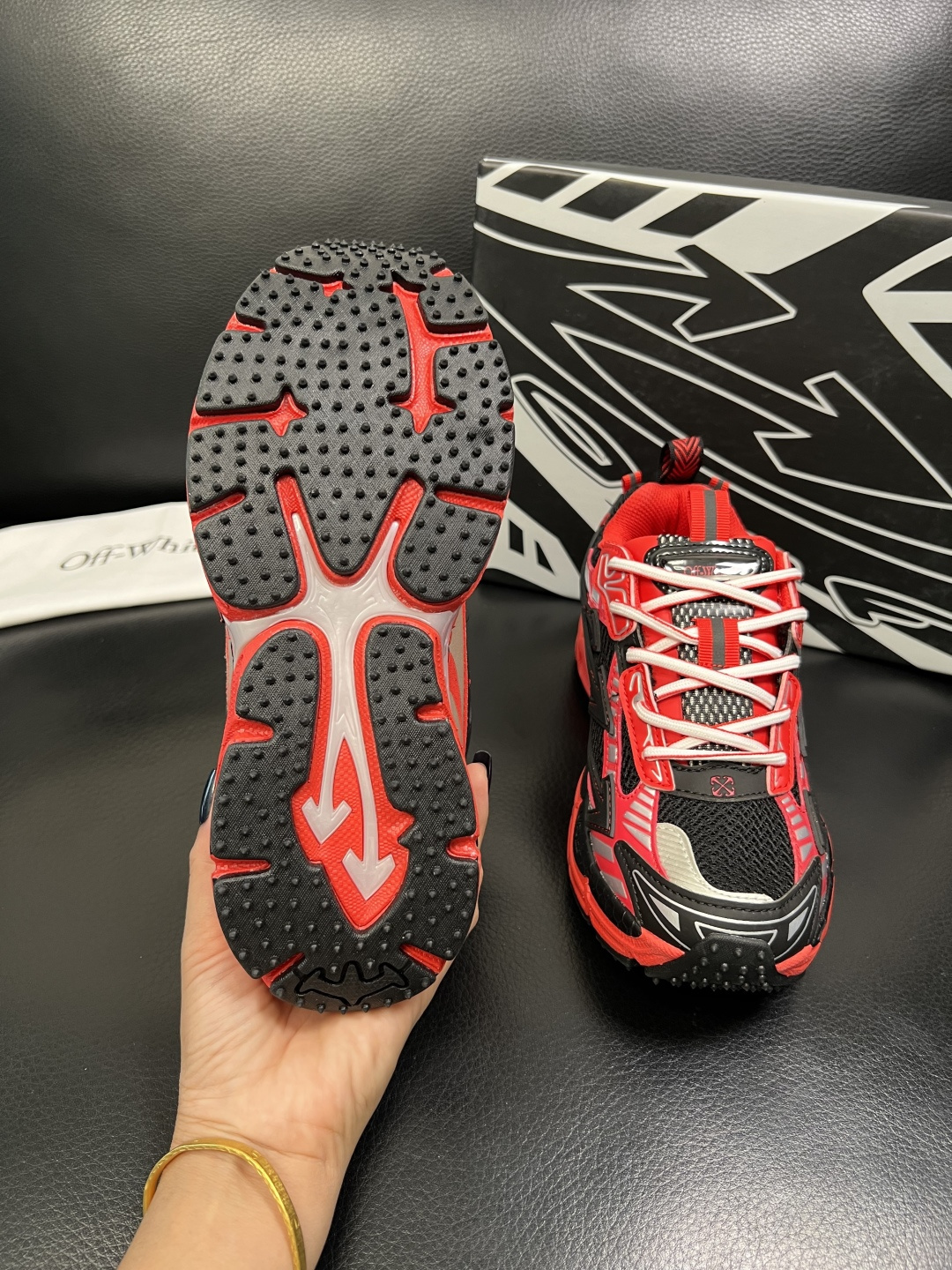 off-white 高品质 顶级工艺品 专柜同步原厂配置，鞋面意大利进口面料，进口水染牛皮垫网里柔软舒适