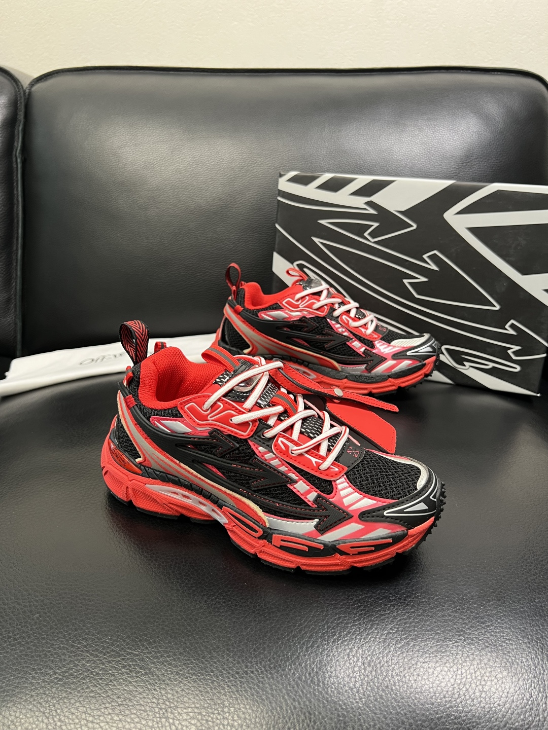 off-white 高品质 顶级工艺品 专柜同步原厂配置，鞋面意大利进口面料，进口水染牛皮垫网里柔软舒适