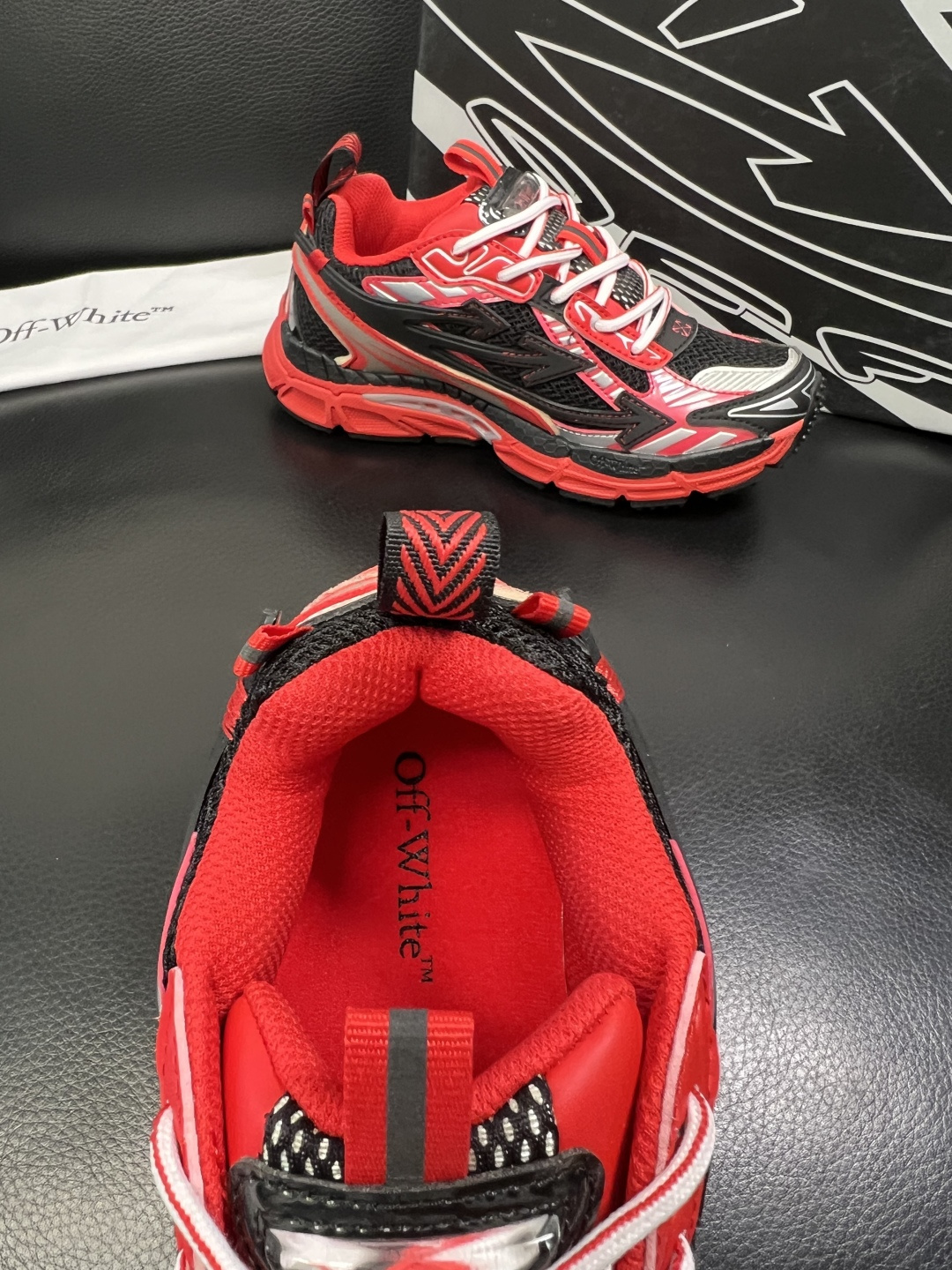 off-white 高品质 顶级工艺品 专柜同步原厂配置，鞋面意大利进口面料，进口水染牛皮垫网里柔软舒适