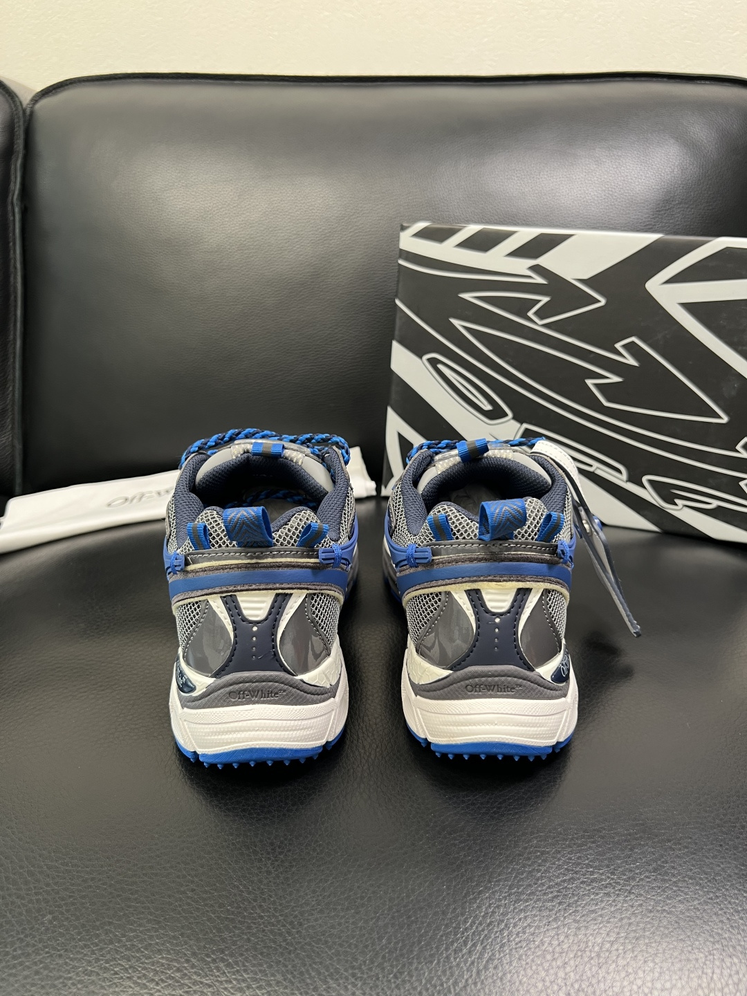 off-white 高品质 顶级工艺品 专柜同步原厂配置，鞋面意大利进口面料，进口水染牛皮垫网里柔软舒适