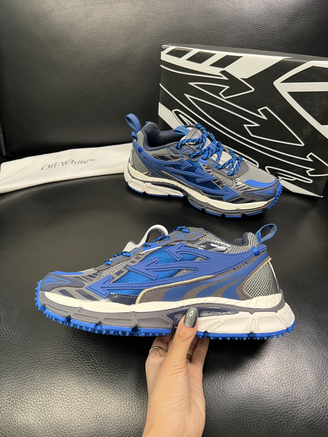 off-white 高品质 顶级工艺品 专柜同步原厂配置，鞋面意大利进口面料，进口水染牛皮垫网里柔软舒适