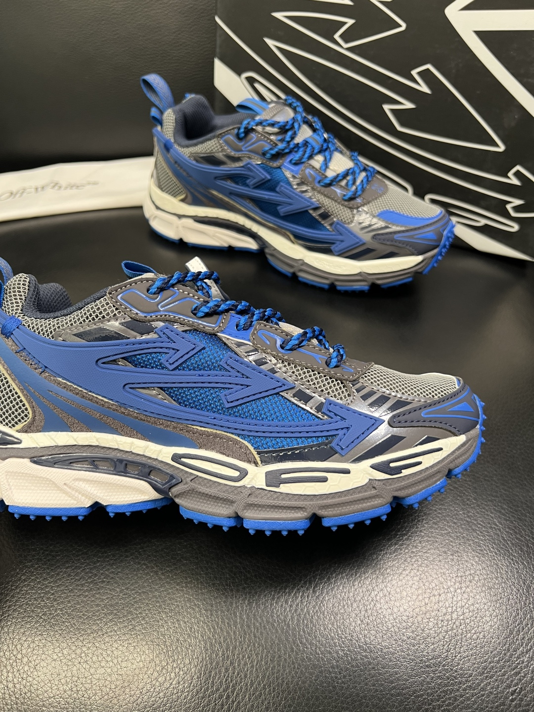 off-white 高品质 顶级工艺品 专柜同步原厂配置，鞋面意大利进口面料，进口水染牛皮垫网里柔软舒适