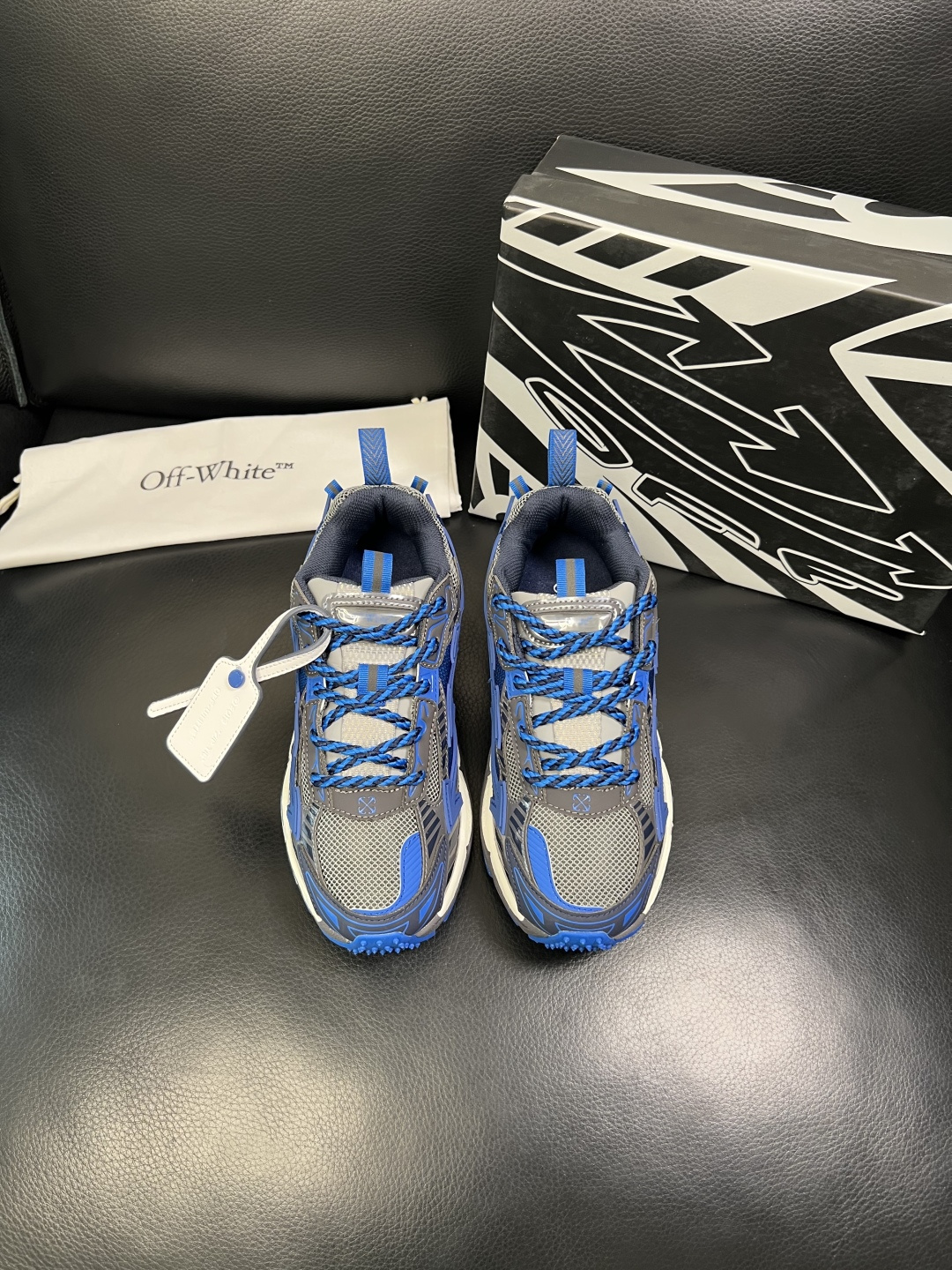 off-white 高品质 顶级工艺品 专柜同步原厂配置，鞋面意大利进口面料，进口水染牛皮垫网里柔软舒适