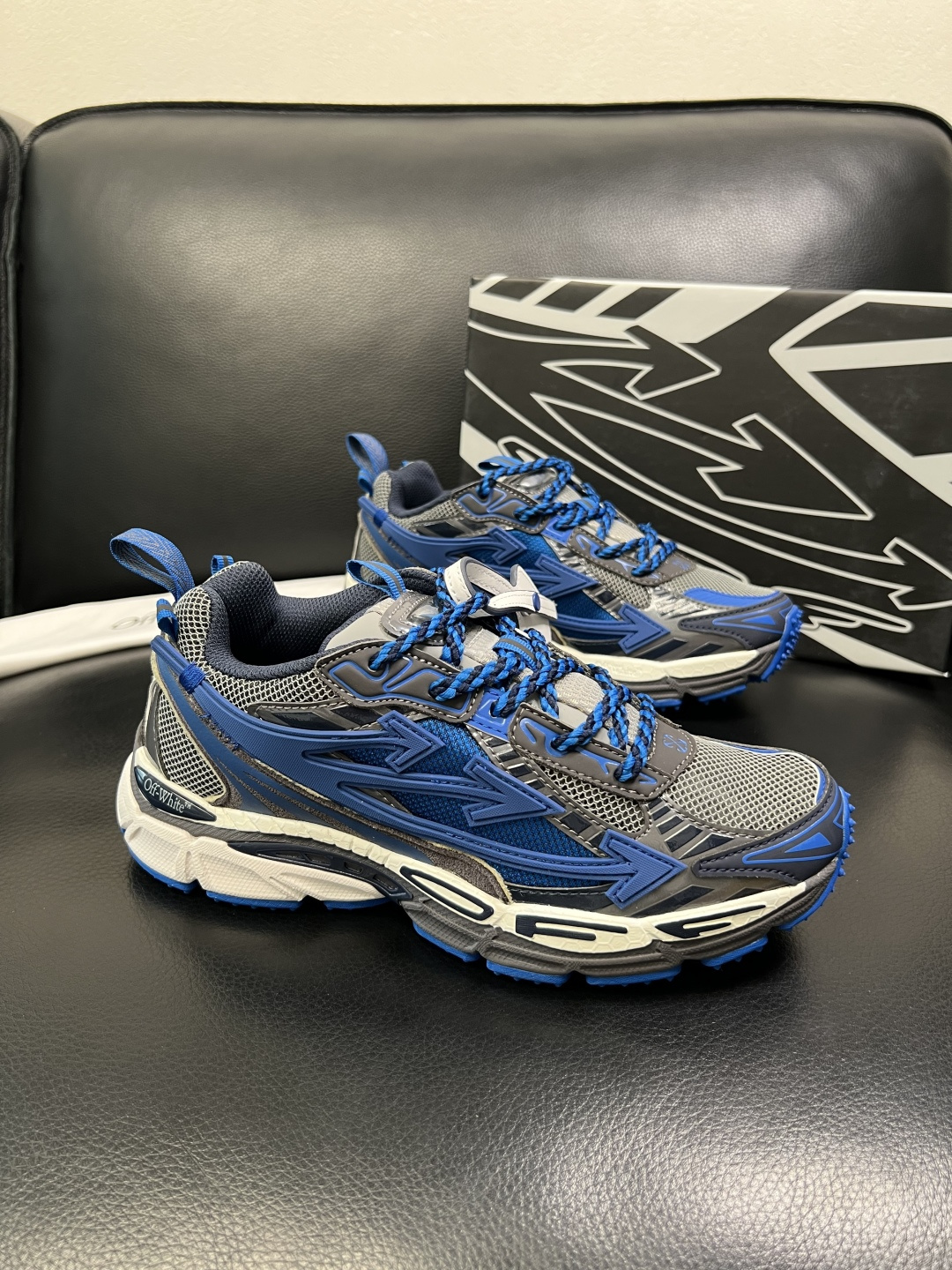 off-white 高品质 顶级工艺品 专柜同步原厂配置，鞋面意大利进口面料，进口水染牛皮垫网里柔软舒适