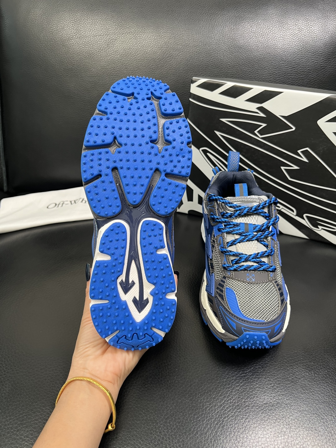 off-white 高品质 顶级工艺品 专柜同步原厂配置，鞋面意大利进口面料，进口水染牛皮垫网里柔软舒适