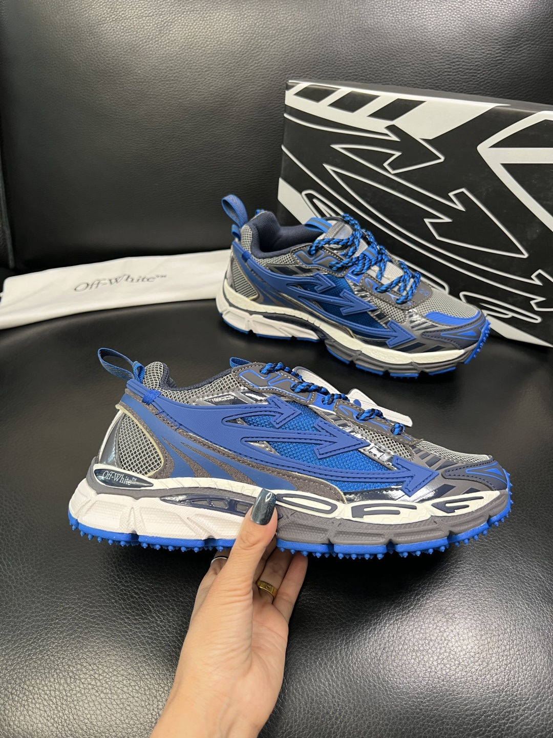 off-white 高品质 顶级工艺品 专柜同步原厂配置，鞋面意大利进口面料，进口水染牛皮垫网里柔软舒适