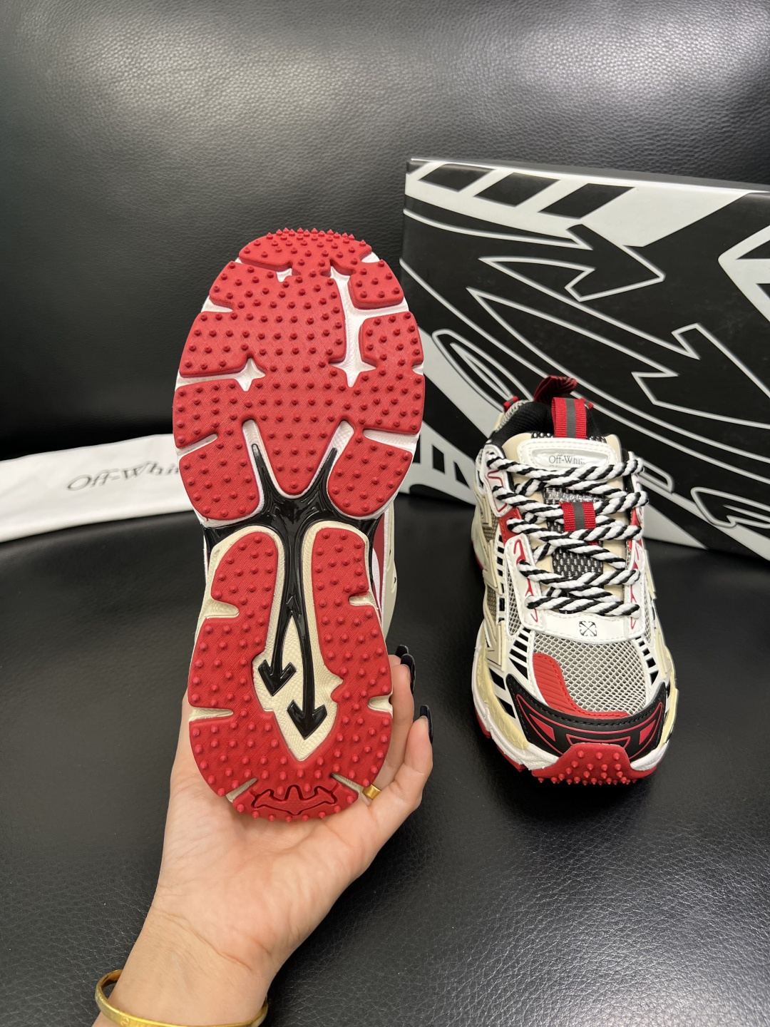 off-white 高品质 顶级工艺品 专柜同步原厂配置，鞋面意大利进口面料，进口水染牛皮垫网里柔软舒适