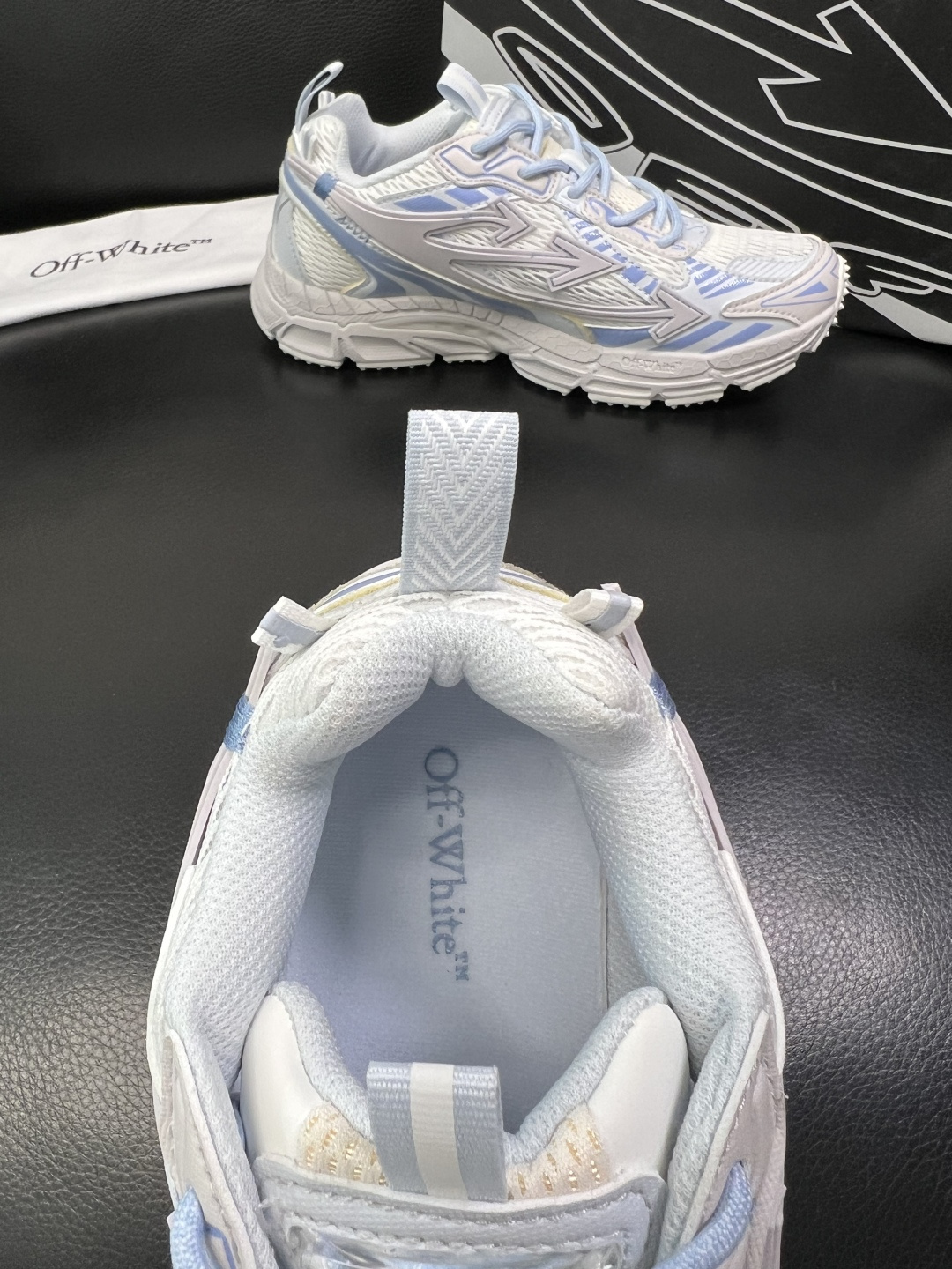 off-white 高品质 顶级工艺品 专柜同步原厂配置，鞋面意大利进口面料，进口水染牛皮垫网里柔软舒适