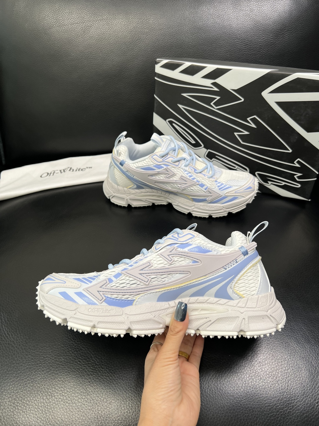 off-white 高品质 顶级工艺品 专柜同步原厂配置，鞋面意大利进口面料，进口水染牛皮垫网里柔软舒适