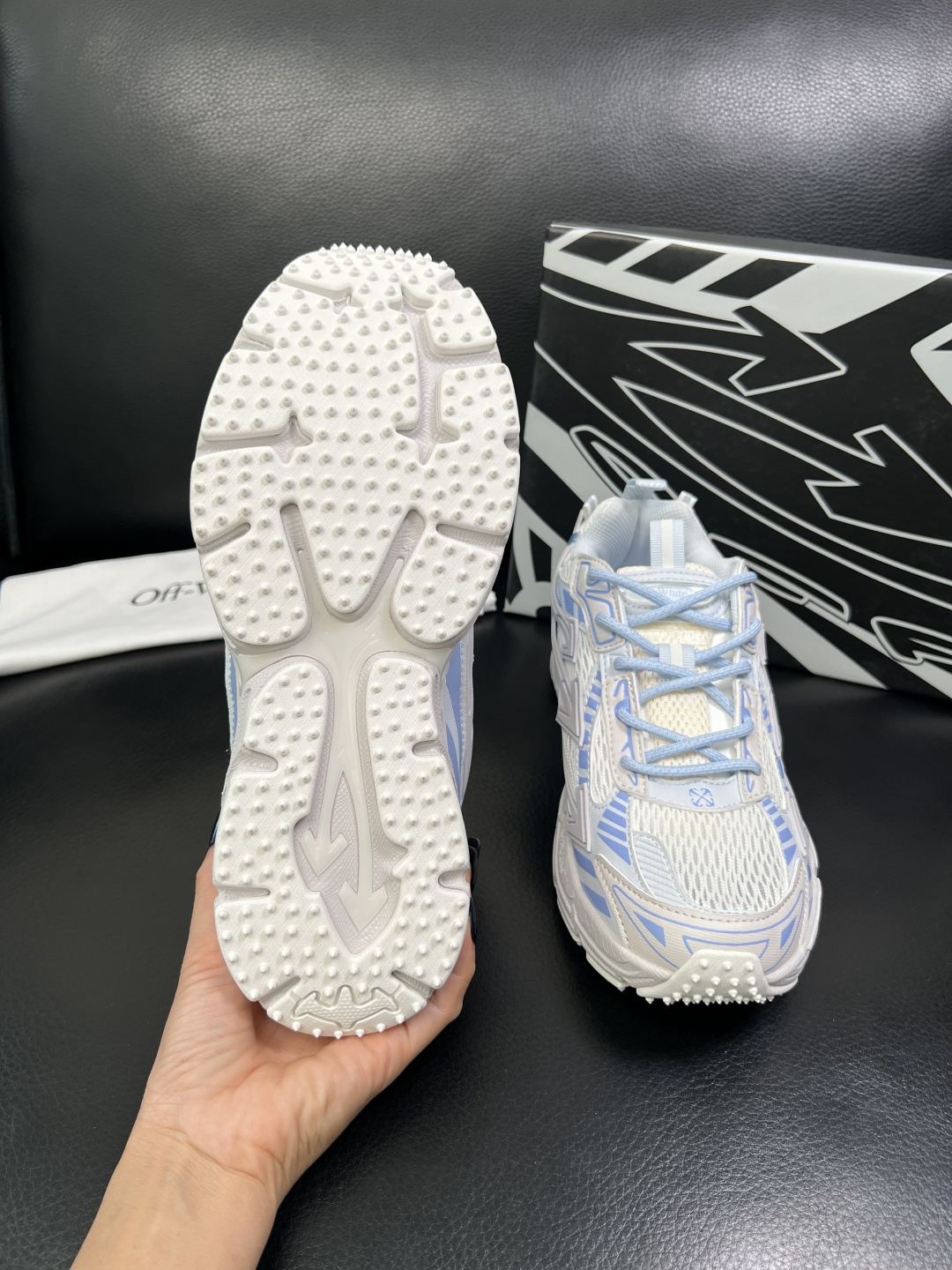 off-white 高品质 顶级工艺品 专柜同步原厂配置，鞋面意大利进口面料，进口水染牛皮垫网里柔软舒适