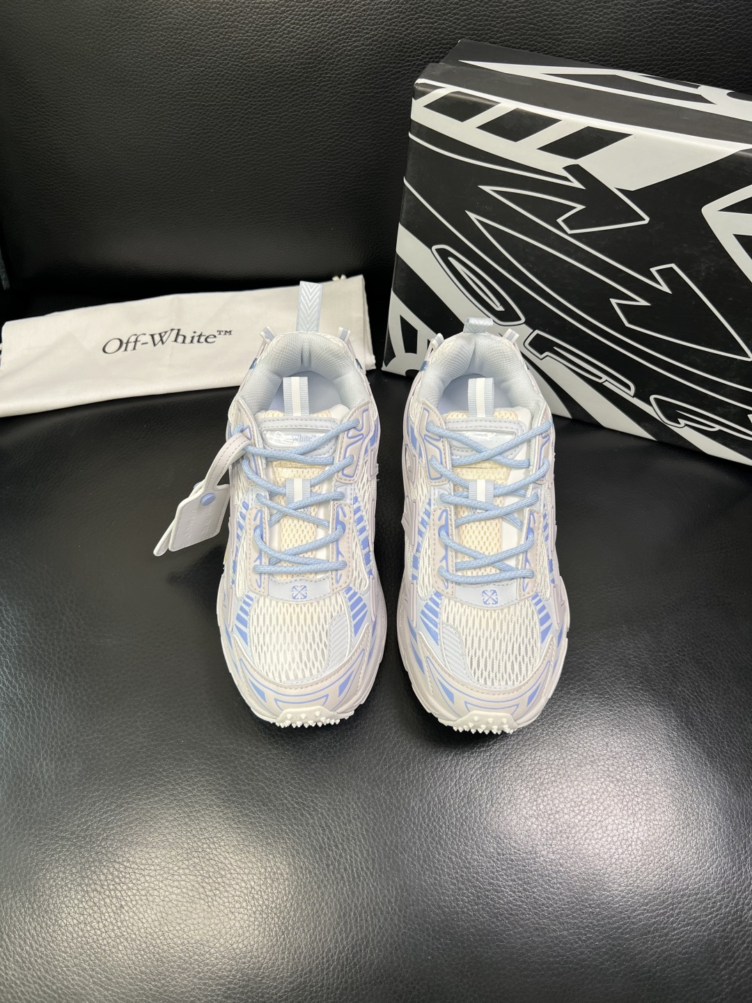 off-white 高品质 顶级工艺品 专柜同步原厂配置，鞋面意大利进口面料，进口水染牛皮垫网里柔软舒适