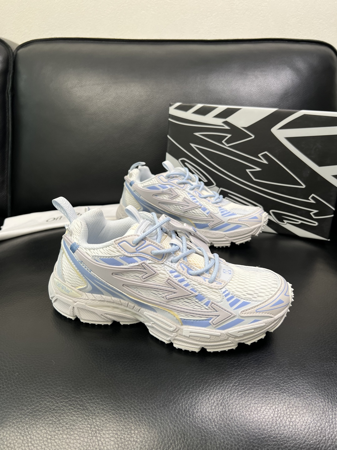 off-white 高品质 顶级工艺品 专柜同步原厂配置，鞋面意大利进口面料，进口水染牛皮垫网里柔软舒适