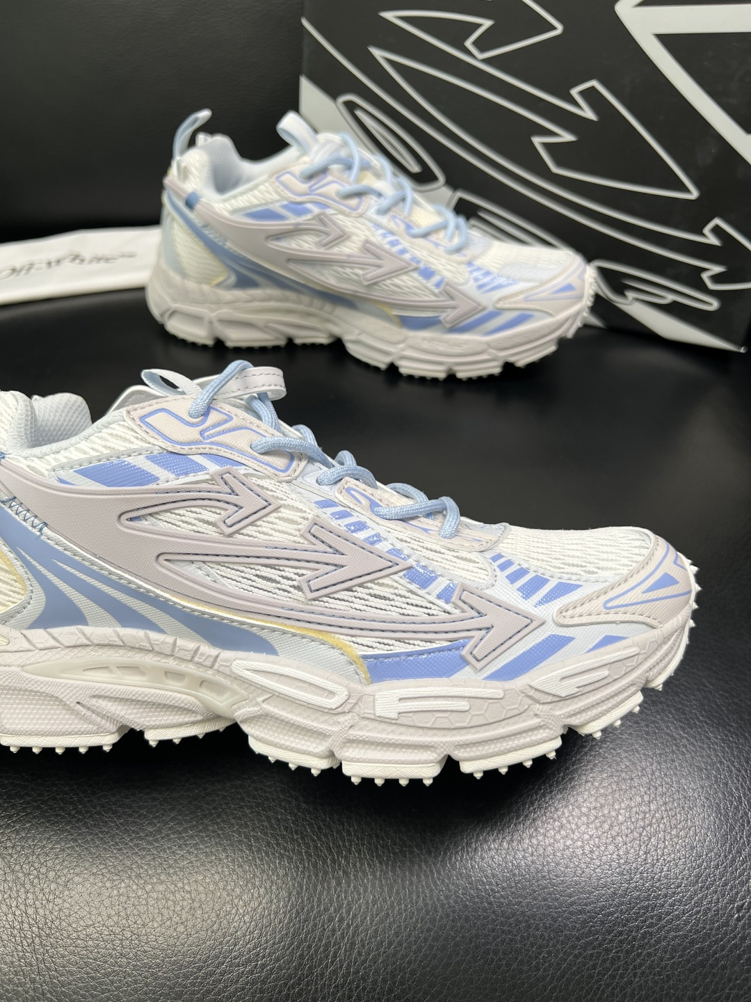 off-white 高品质 顶级工艺品 专柜同步原厂配置，鞋面意大利进口面料，进口水染牛皮垫网里柔软舒适