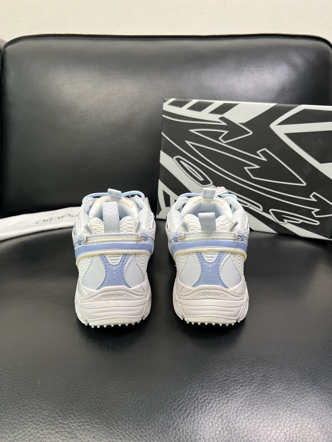 off-white 高品质 顶级工艺品 专柜同步原厂配置，鞋面意大利进口面料，进口水染牛皮垫网里柔软舒适