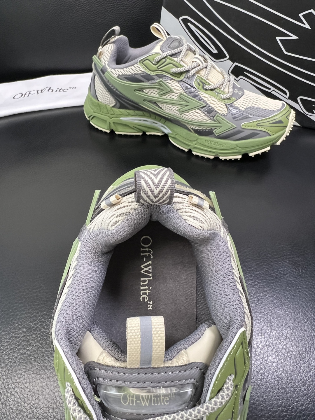 off-white 高品质 顶级工艺品 专柜同步原厂配置，鞋面意大利进口面料，进口水染牛皮垫网里柔软舒适